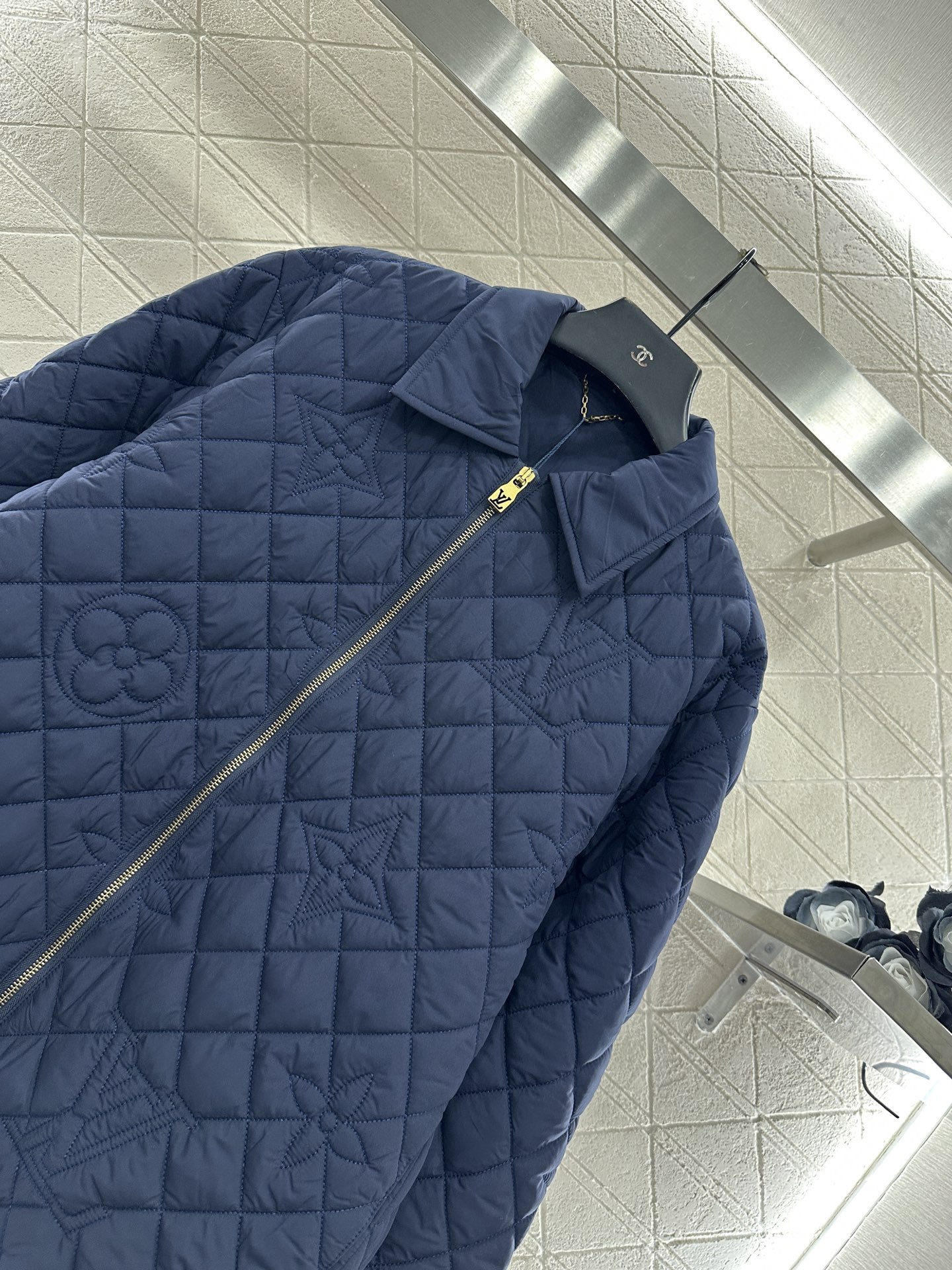 ♥Louis vuitto*♥2025新品上架 翻领压纹棉服外套定制YB防风防水尼龙材质，内里衔棉处理，