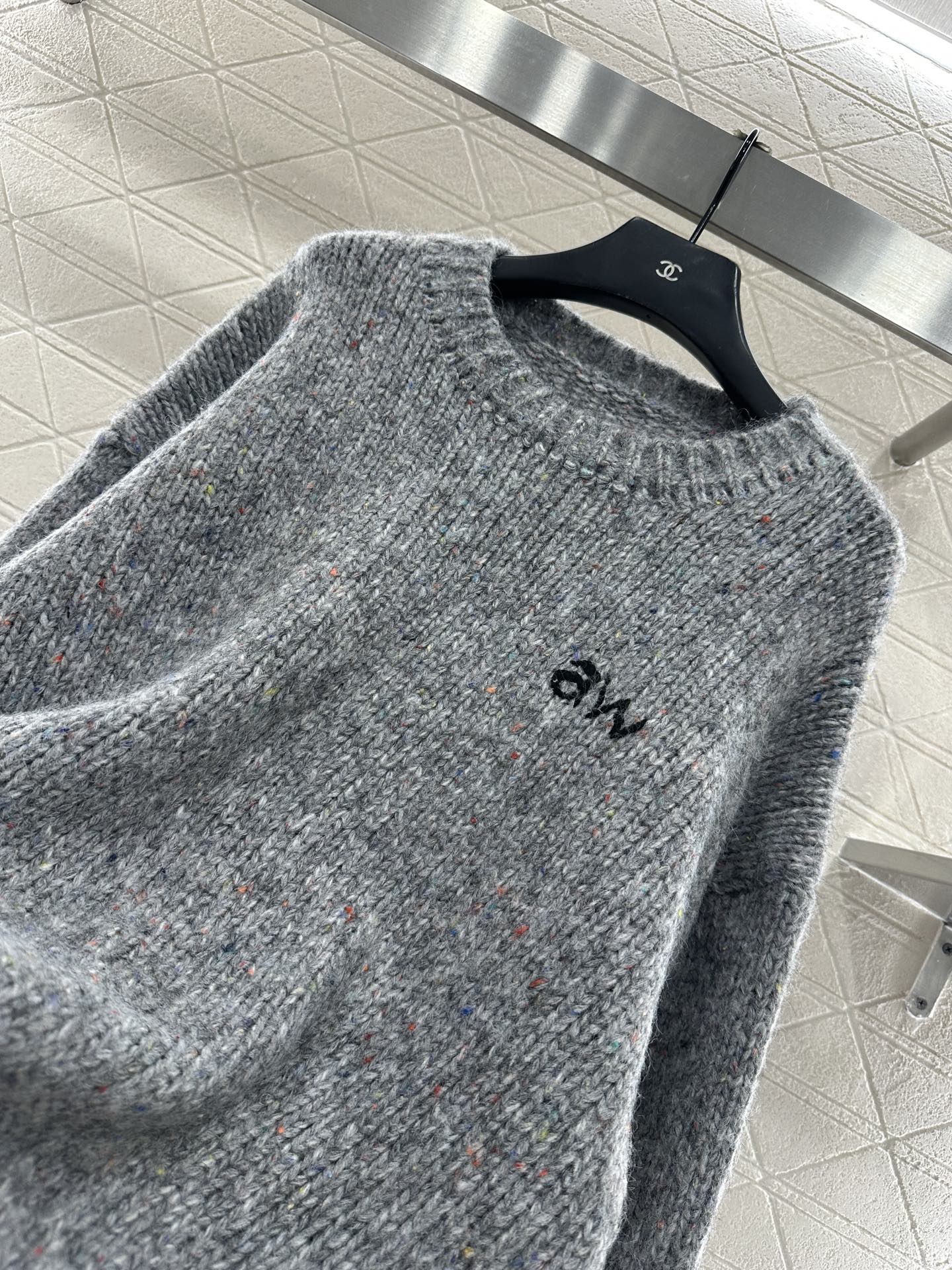 ♥Alexander wan*♥2025新品上架 刺绣针织套头毛衣定制YB羊毛纱线织造，马海毛融入，肌理