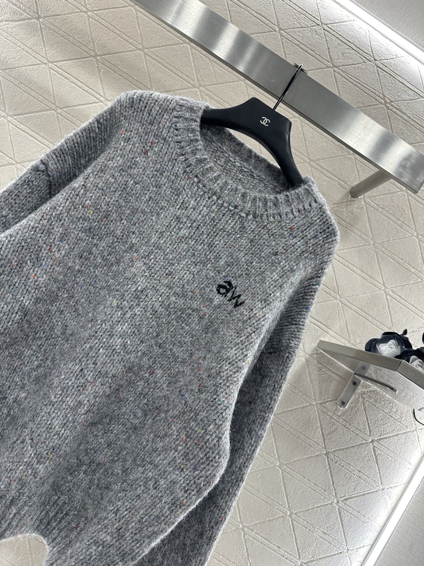 ♥Alexander wan*♥2025新品上架 刺绣针织套头毛衣定制YB羊毛纱线织造，马海毛融入，肌理