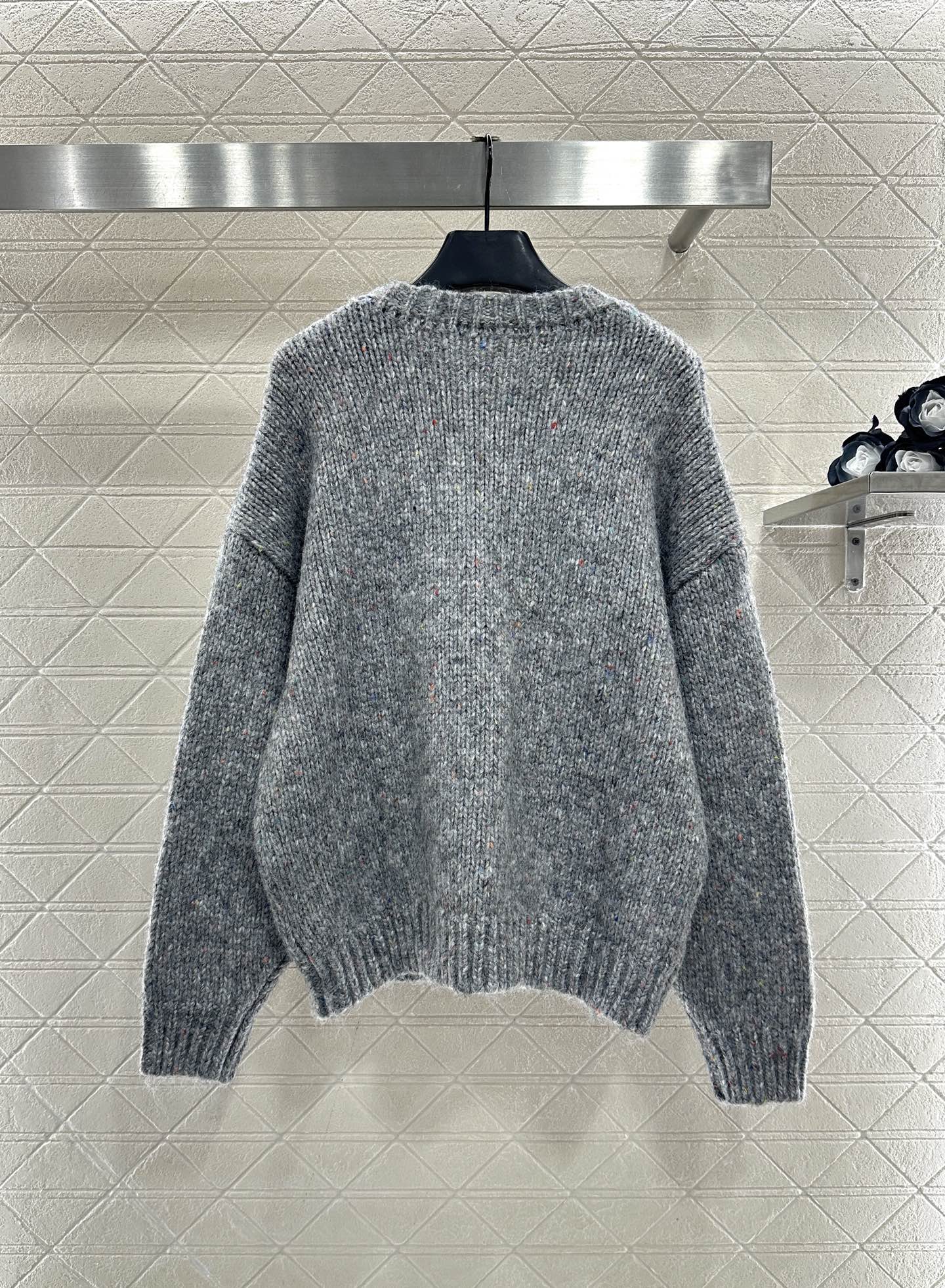 ♥Alexander wan*♥2025新品上架 刺绣针织套头毛衣定制YB羊毛纱线织造，马海毛融入，肌理