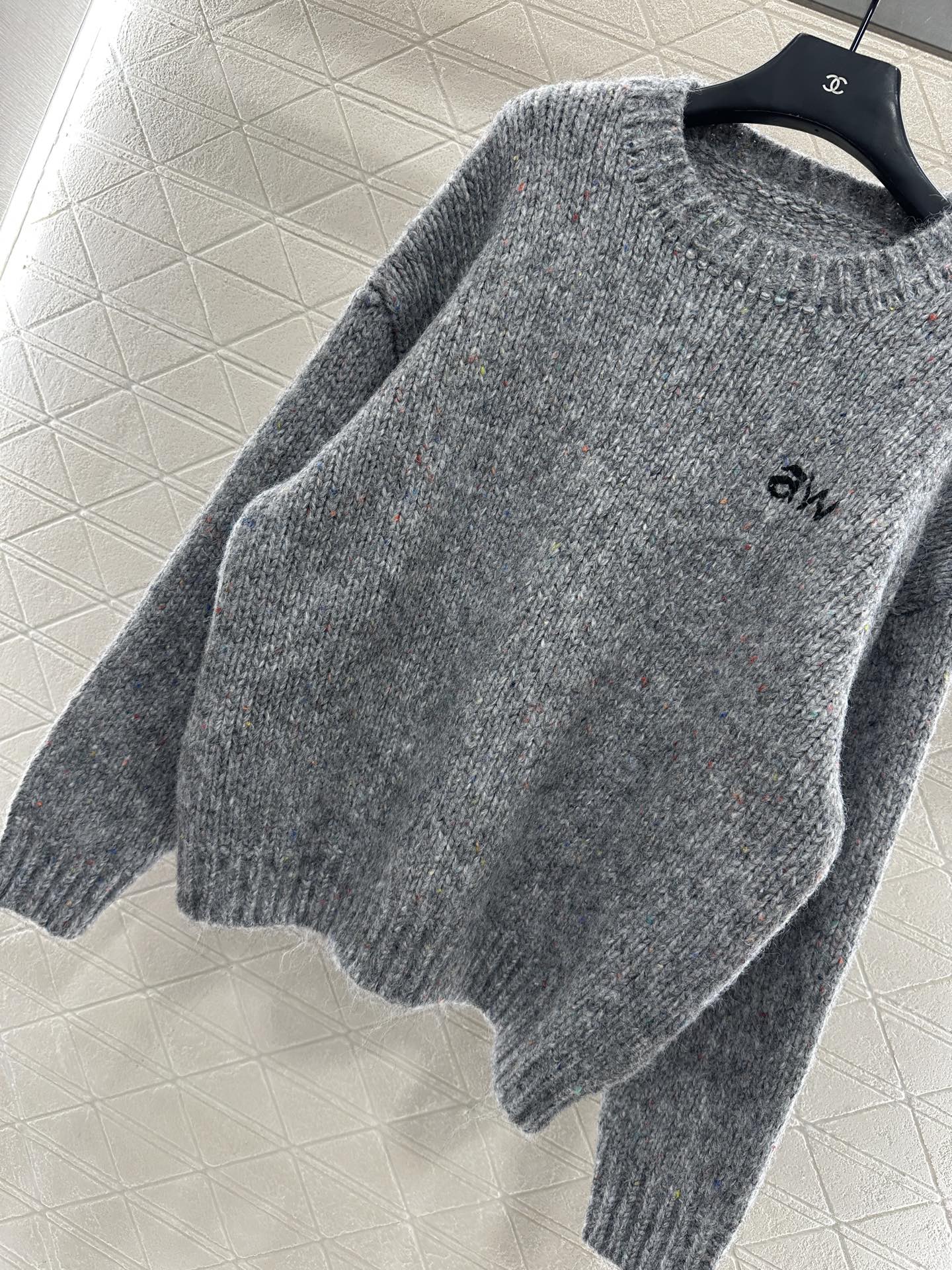 ♥Alexander wan*♥2025新品上架 刺绣针织套头毛衣定制YB羊毛纱线织造，马海毛融入，肌理