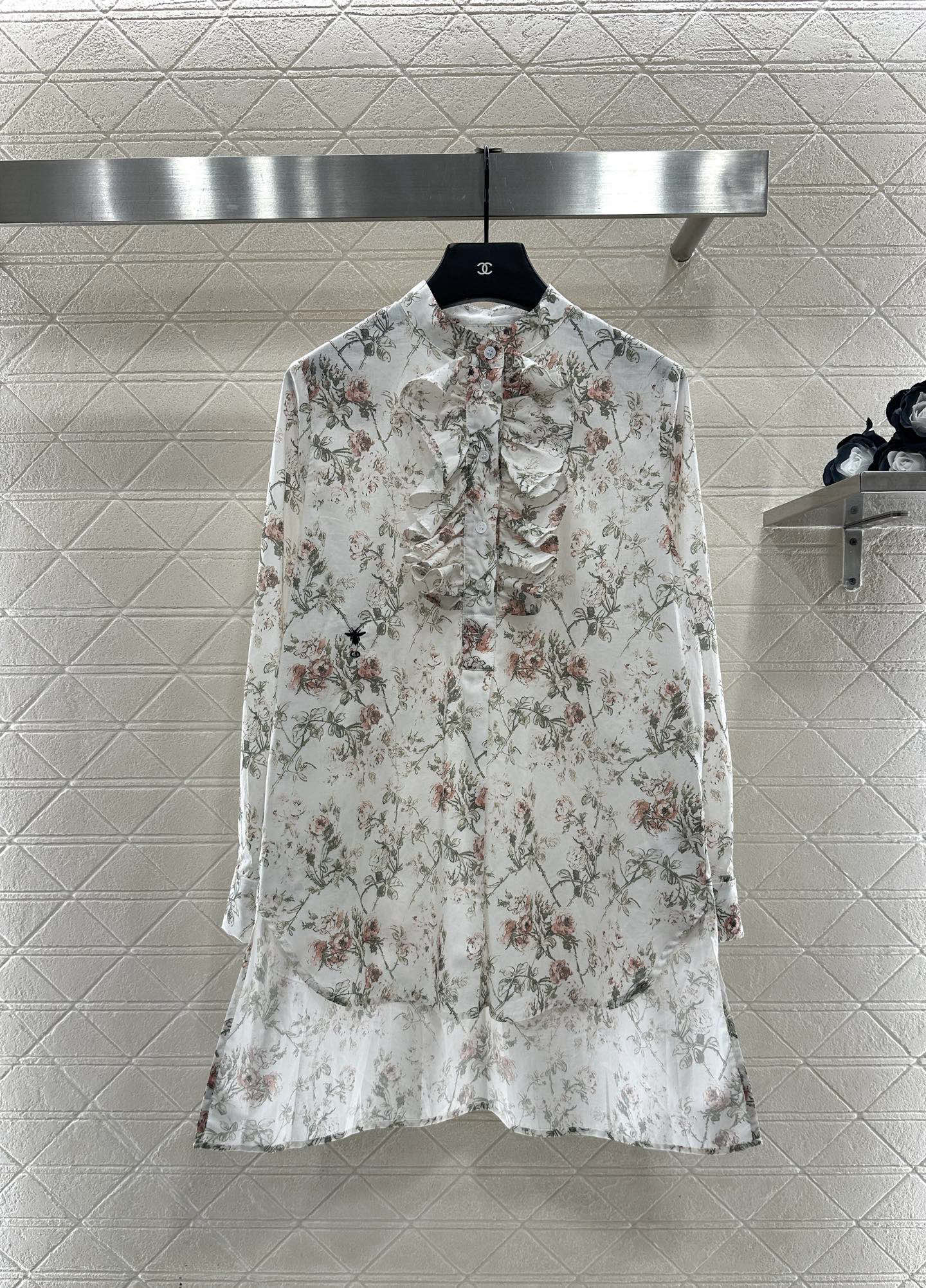 ♥Dio*♥2025新品上架堆叠领碎花衬衣半裙套装定制YB斜纹全棉材质，质感光泽，舒适透气，长袖衬衫版型