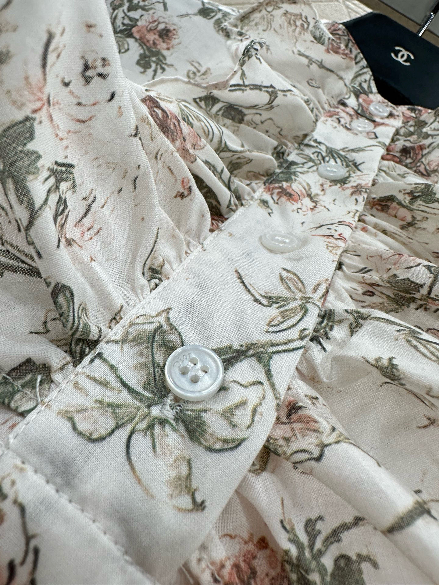 ♥Dio*♥2025新品上架堆叠领碎花衬衣半裙套装定制YB斜纹全棉材质，质感光泽，舒适透气，长袖衬衫版型