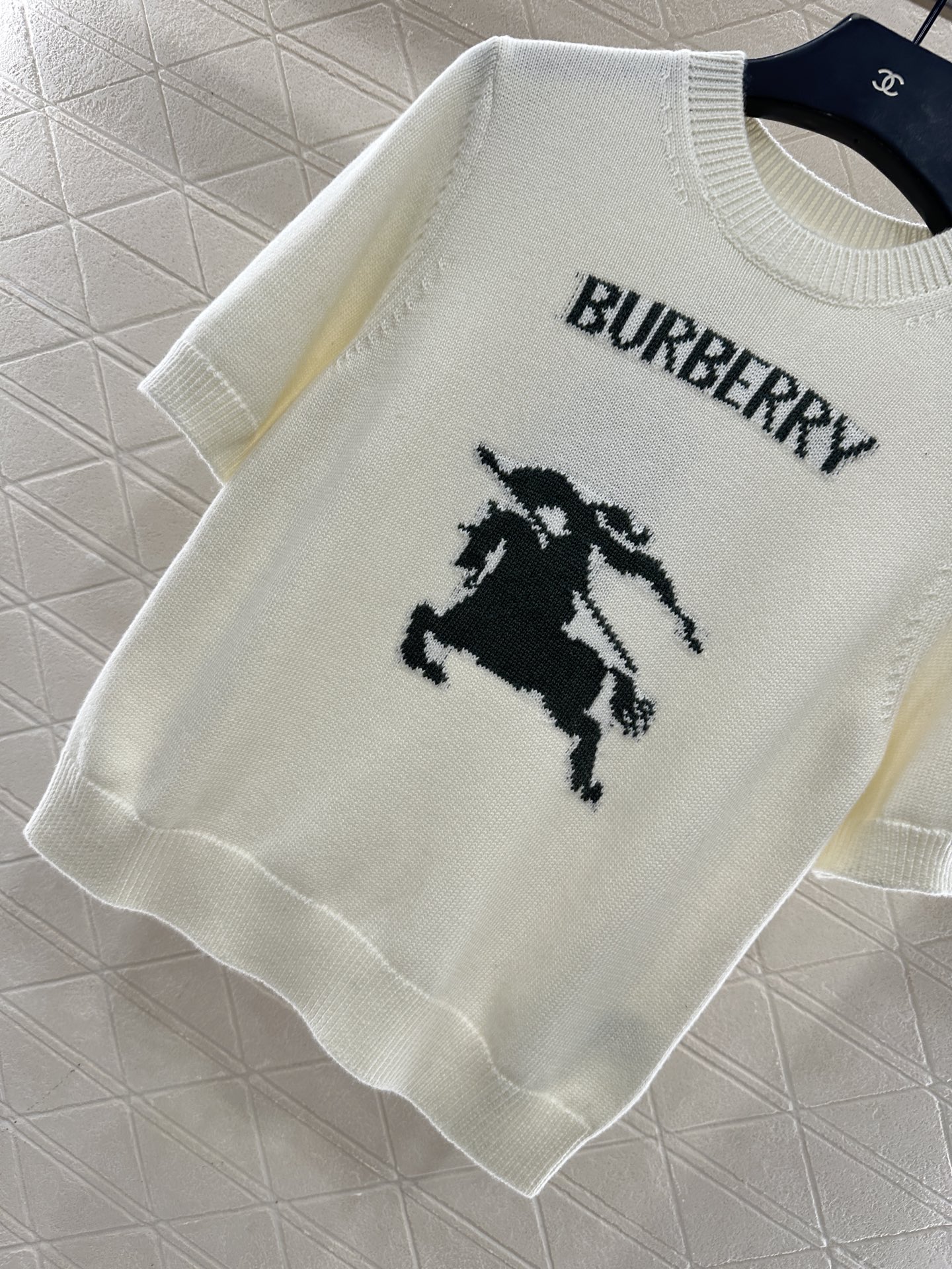 ♥BBR*♥2025新品上架 套头战马针织短袖定制YB羊毛纱线织造，质感高级，舒适柔软，圆领针织短袖剪裁