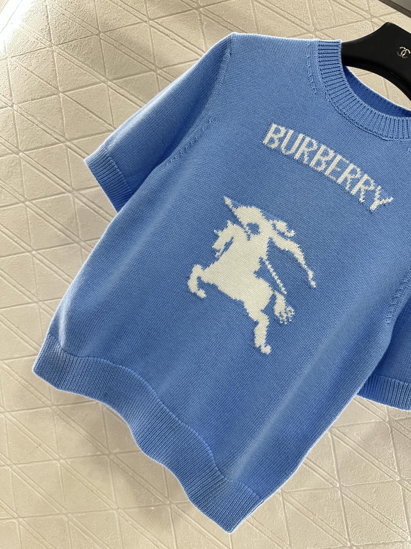 ♥BBR*♥2025新品上架 套头战马针织短袖定制YB羊毛纱线织造，质感高级，舒适柔软，圆领针织短袖剪裁