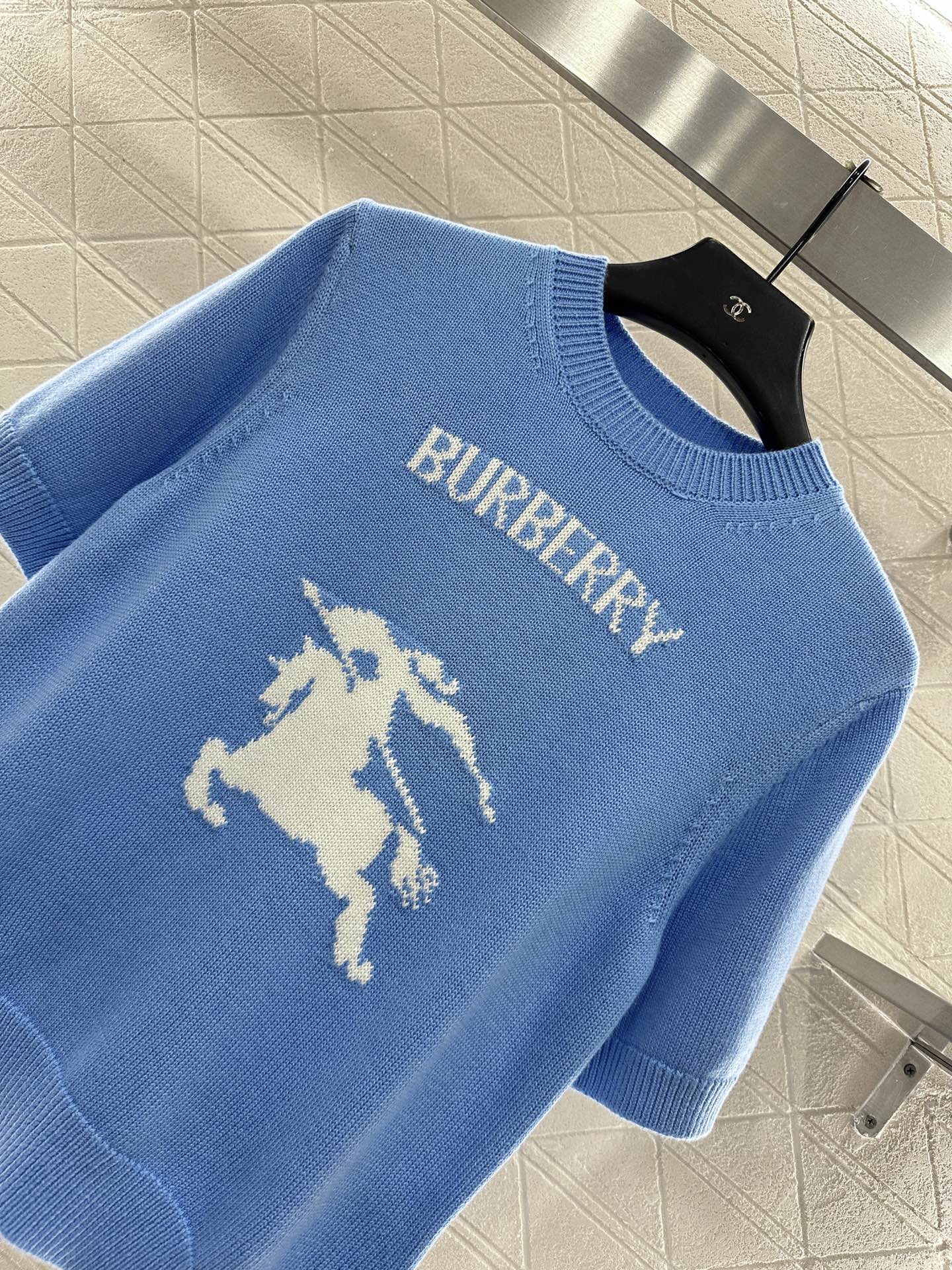 ♥BBR*♥2025新品上架 套头战马针织短袖定制YB羊毛纱线织造，质感高级，舒适柔软，圆领针织短袖剪裁