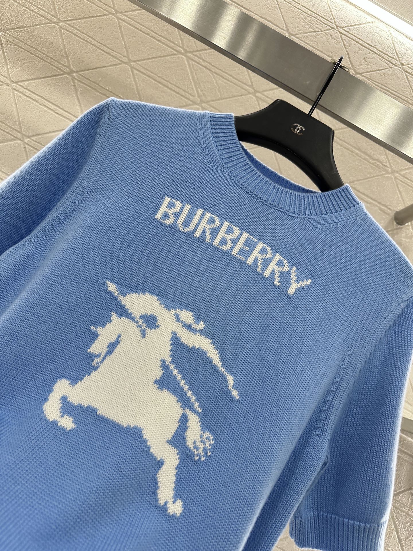 ♥BBR*♥2025新品上架 套头战马针织短袖定制YB羊毛纱线织造，质感高级，舒适柔软，圆领针织短袖剪裁