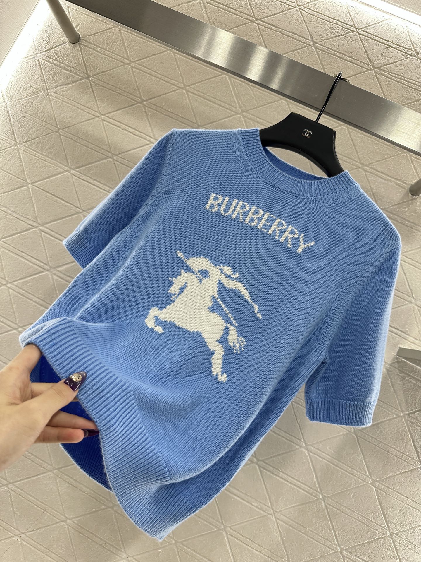 ♥BBR*♥2025新品上架 套头战马针织短袖定制YB羊毛纱线织造，质感高级，舒适柔软，圆领针织短袖剪裁