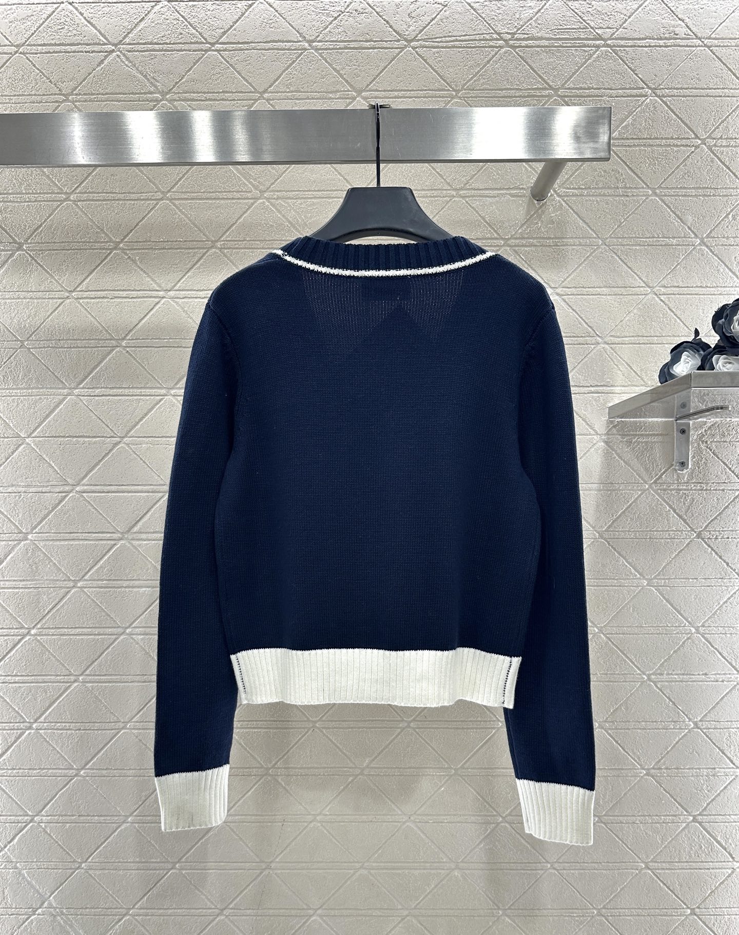 ♥Prad*♥2025新品上架 包边撞色针织开衫定制YB全棉纱线织造，质感细腻，穿搭舒适，V领针织开衫版