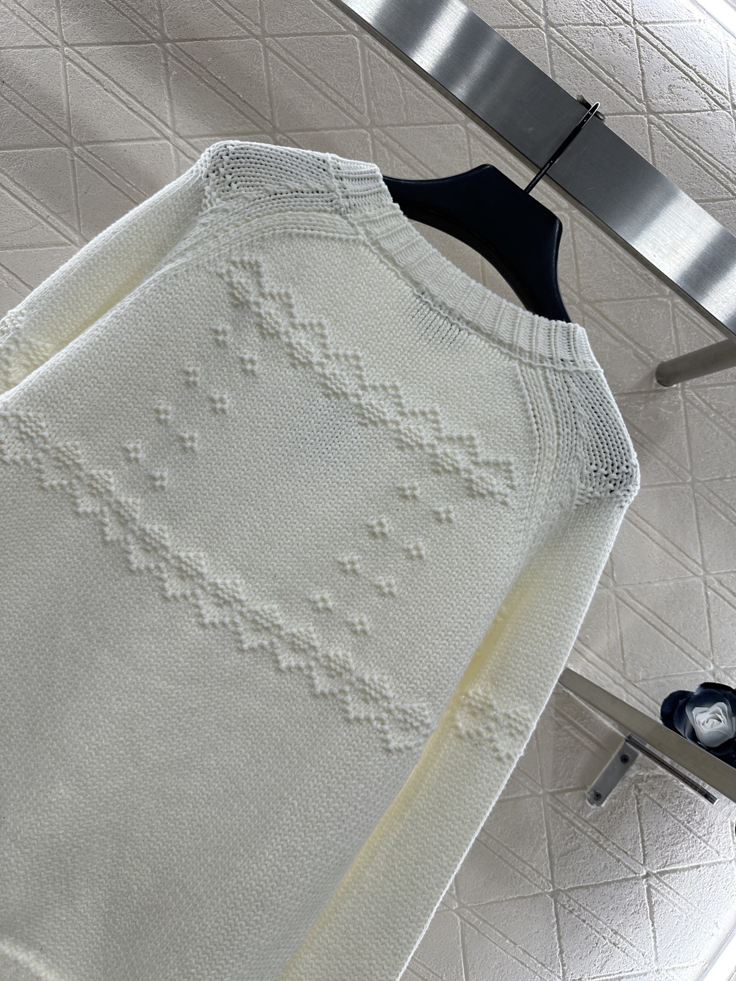 ♥Chane*♥2025新品上架 刺绣钩花针织套头毛衣定制YB羊毛纱线织造，细腻柔软，穿搭舒适保暖，圆领