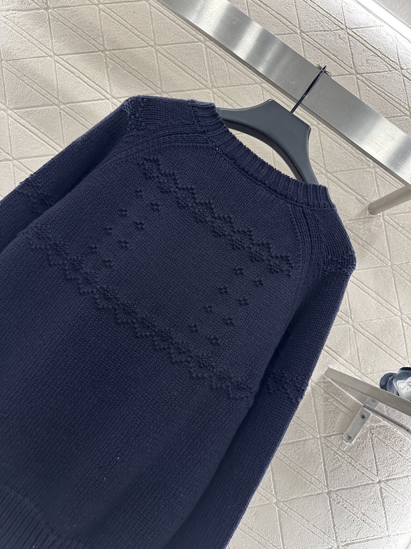 ♥Chane*♥2025新品上架 刺绣钩花针织套头毛衣定制YB羊毛纱线织造，细腻柔软，穿搭舒适保暖，圆领