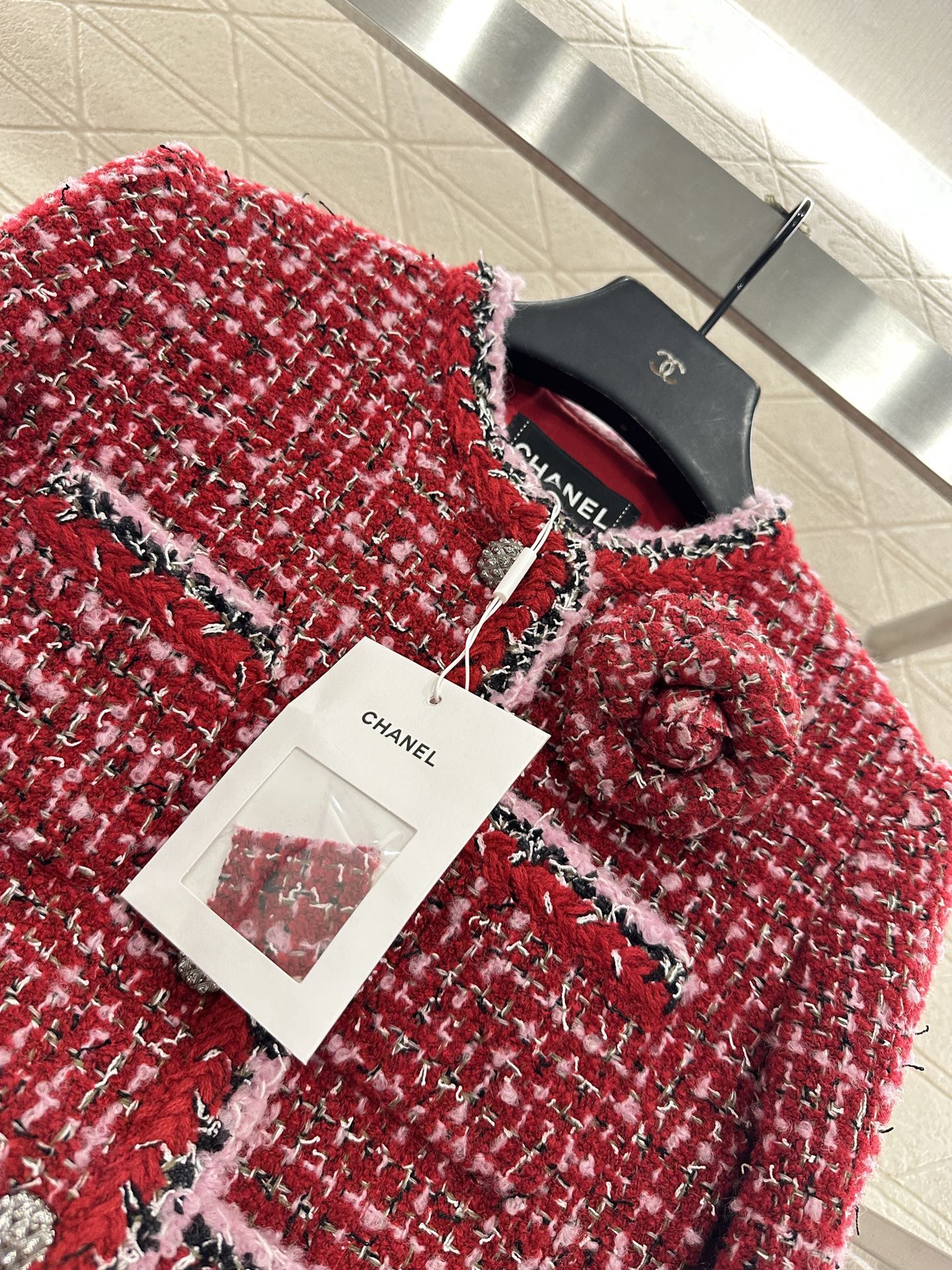 ♥Chane*♥2025新品上架 山茶花胸针圆领编织洋装定制YB进口粗纺羊毛呢材质，质感高级，品相十足，