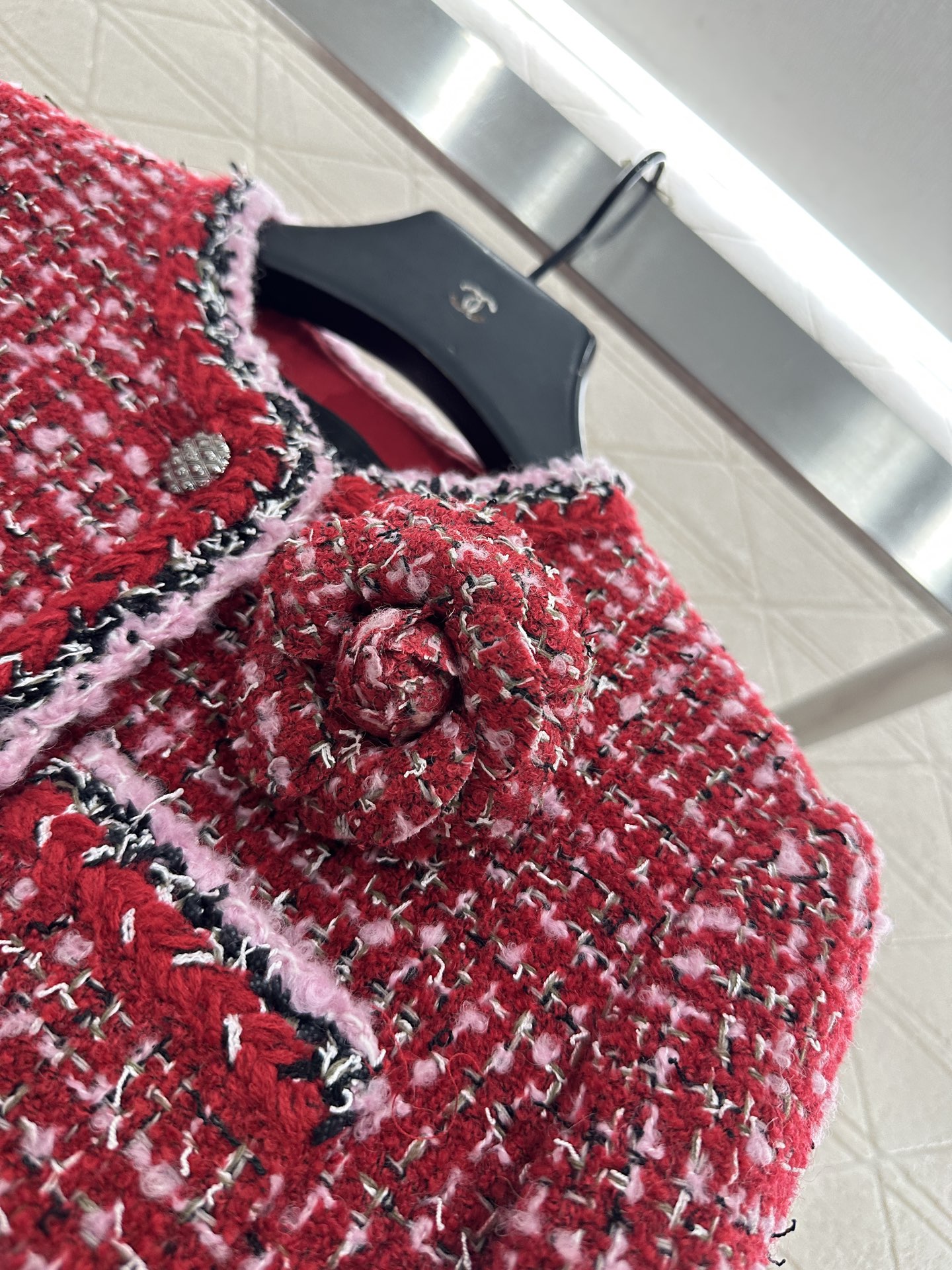 ♥Chane*♥2025新品上架 山茶花胸针圆领编织洋装定制YB进口粗纺羊毛呢材质，质感高级，品相十足，