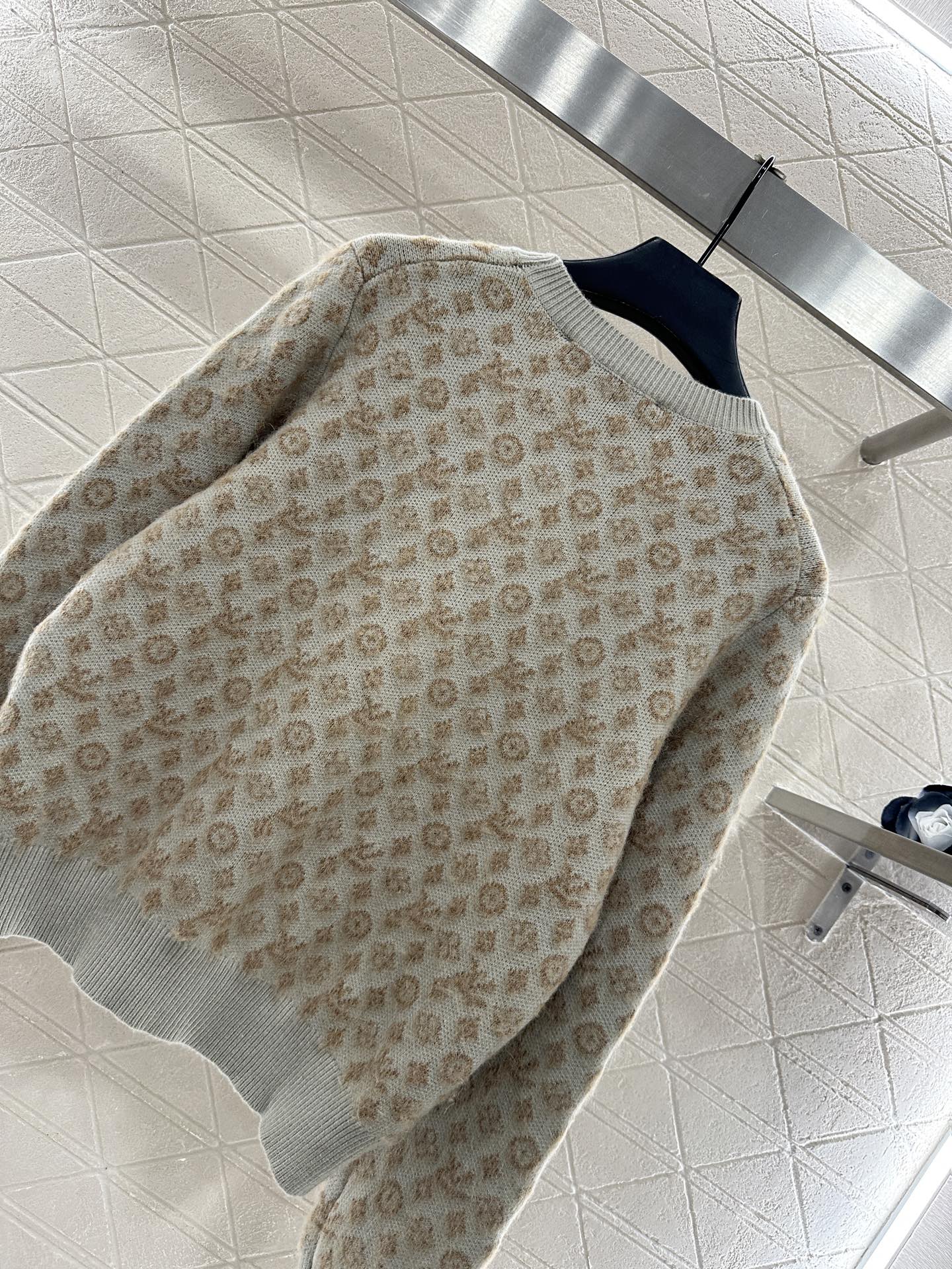 ♥Louis vuitto*♥2025新品上架 提花圆领套头毛衣定制YB羊毛针织材质，质感高级，舒适柔软