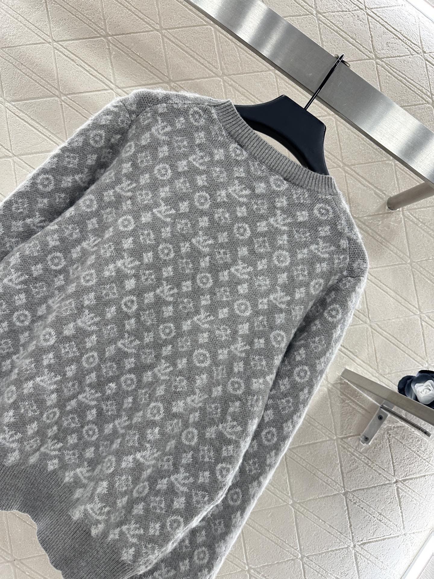 ♥Louis vuitto*♥2025新品上架 提花圆领套头毛衣定制YB羊毛针织材质，质感高级，舒适柔软