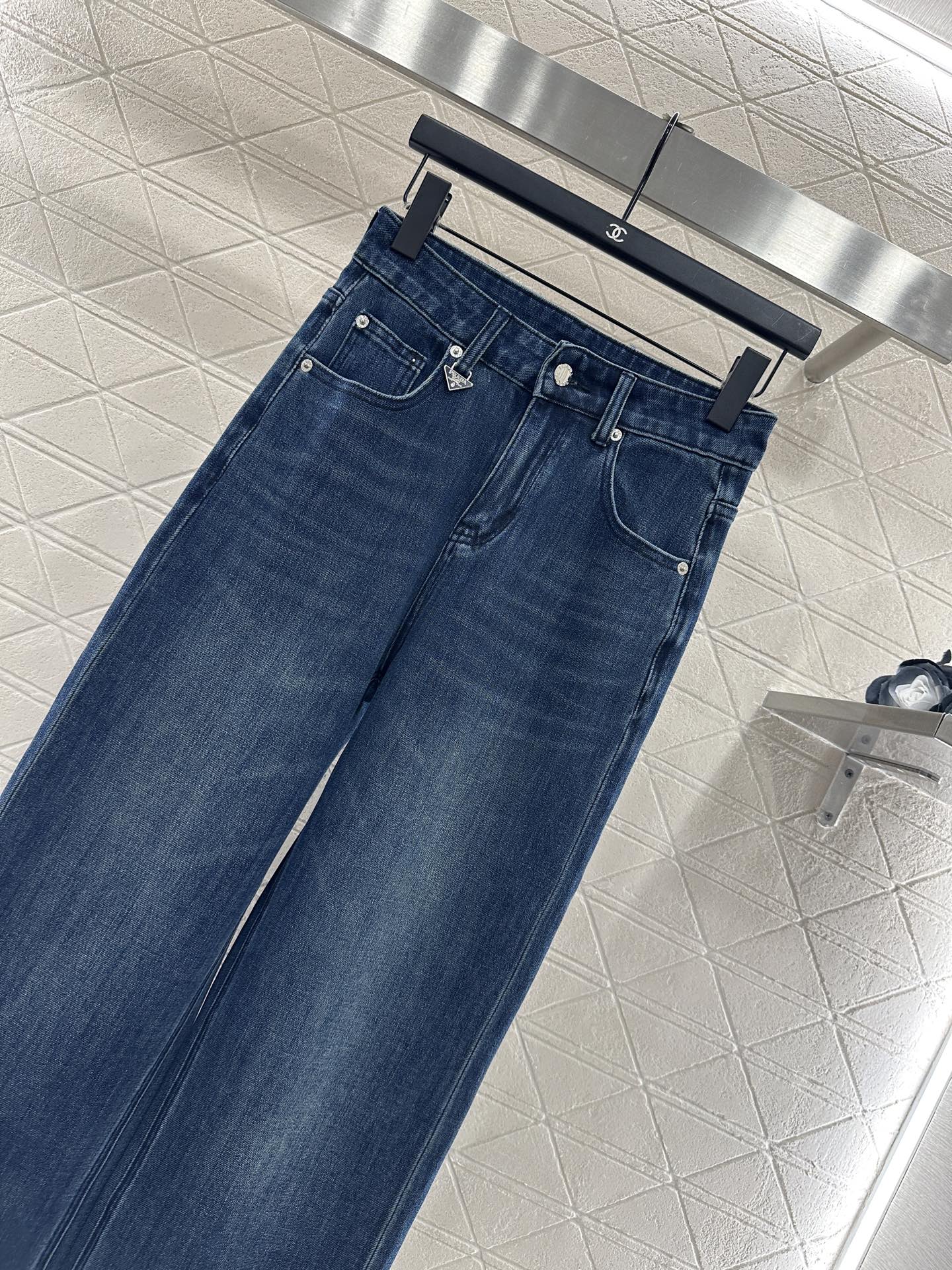 ♥Prad*♥2025新品上架 直筒牛仔长裤定制YB斜纹棉牛仔材质，质感挺括，穿搭有型，直筒长裤版型，通