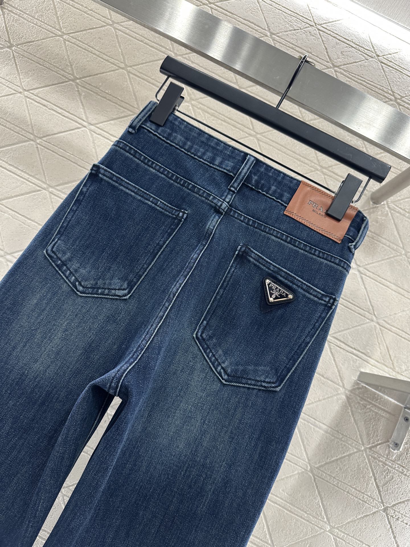 ♥Prad*♥2025新品上架 直筒牛仔长裤定制YB斜纹棉牛仔材质，质感挺括，穿搭有型，直筒长裤版型，通