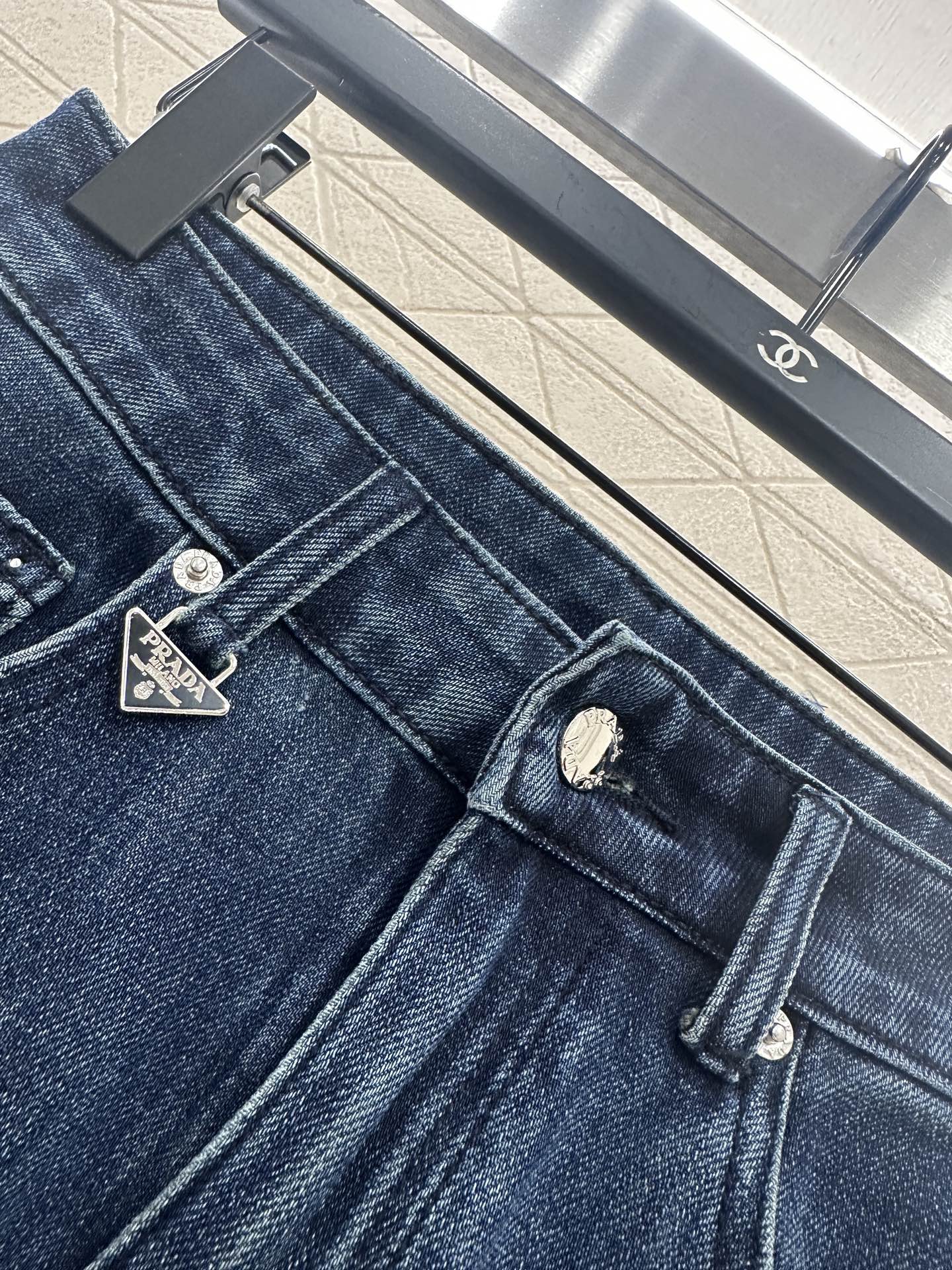 ♥Prad*♥2025新品上架 直筒牛仔长裤定制YB斜纹棉牛仔材质，质感挺括，穿搭有型，直筒长裤版型，通