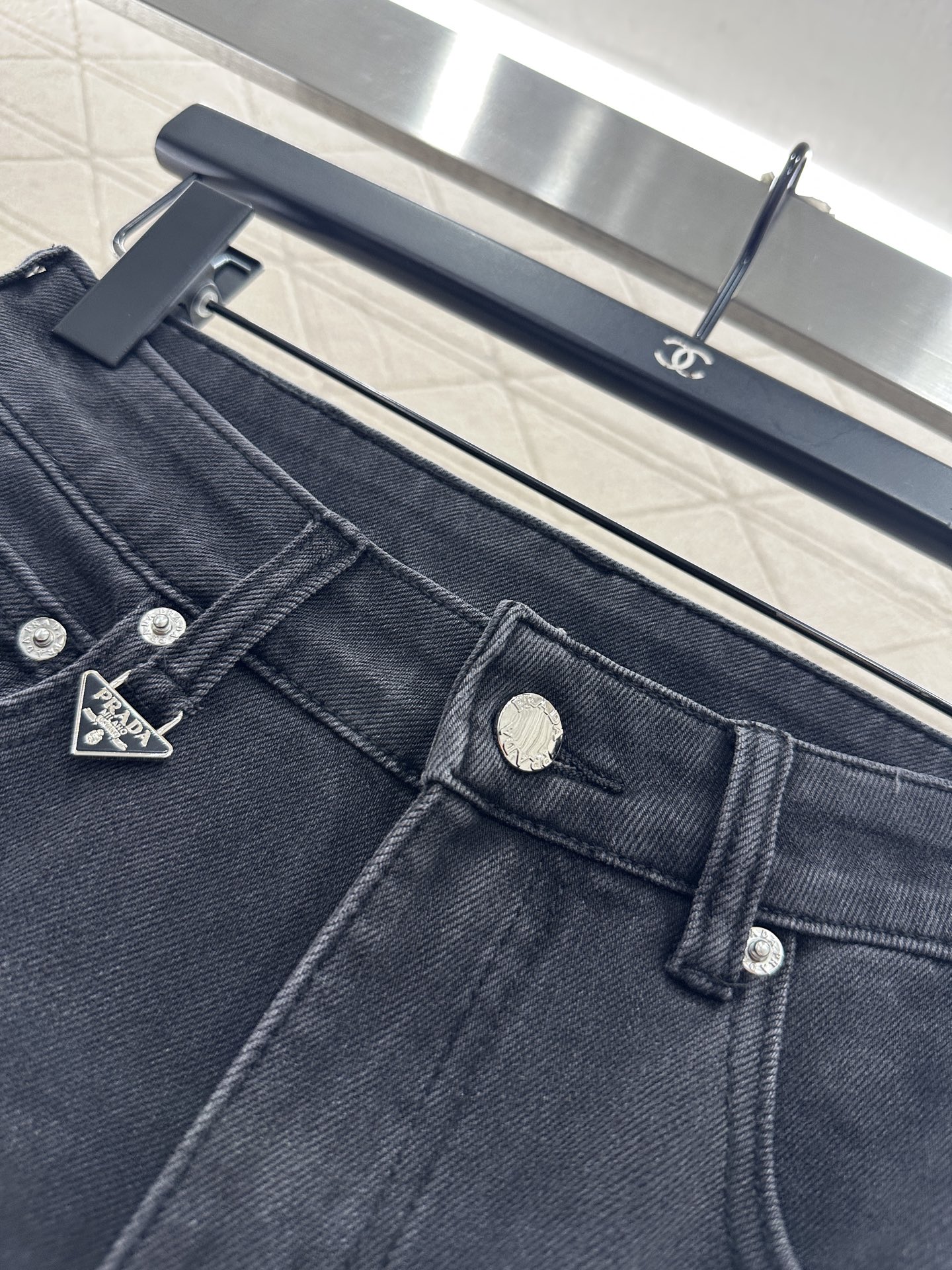 ♥Prad*♥2025新品上架 直筒牛仔长裤定制YB斜纹棉牛仔材质，质感挺括，穿搭有型，直筒长裤版型，通