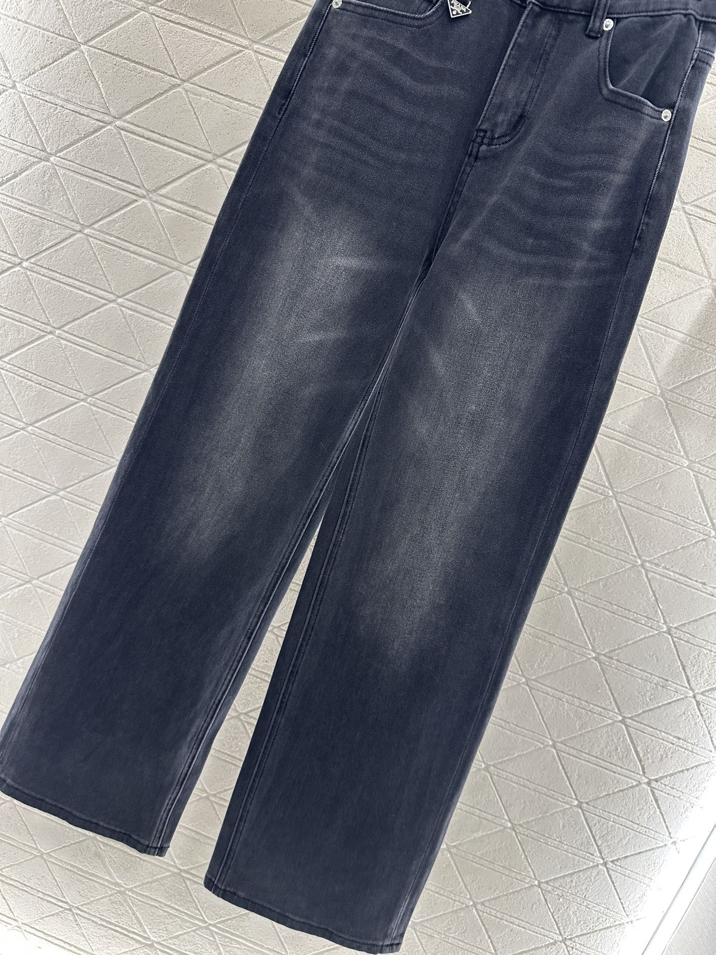 ♥Prad*♥2025新品上架 直筒牛仔长裤定制YB斜纹棉牛仔材质，质感挺括，穿搭有型，直筒长裤版型，通