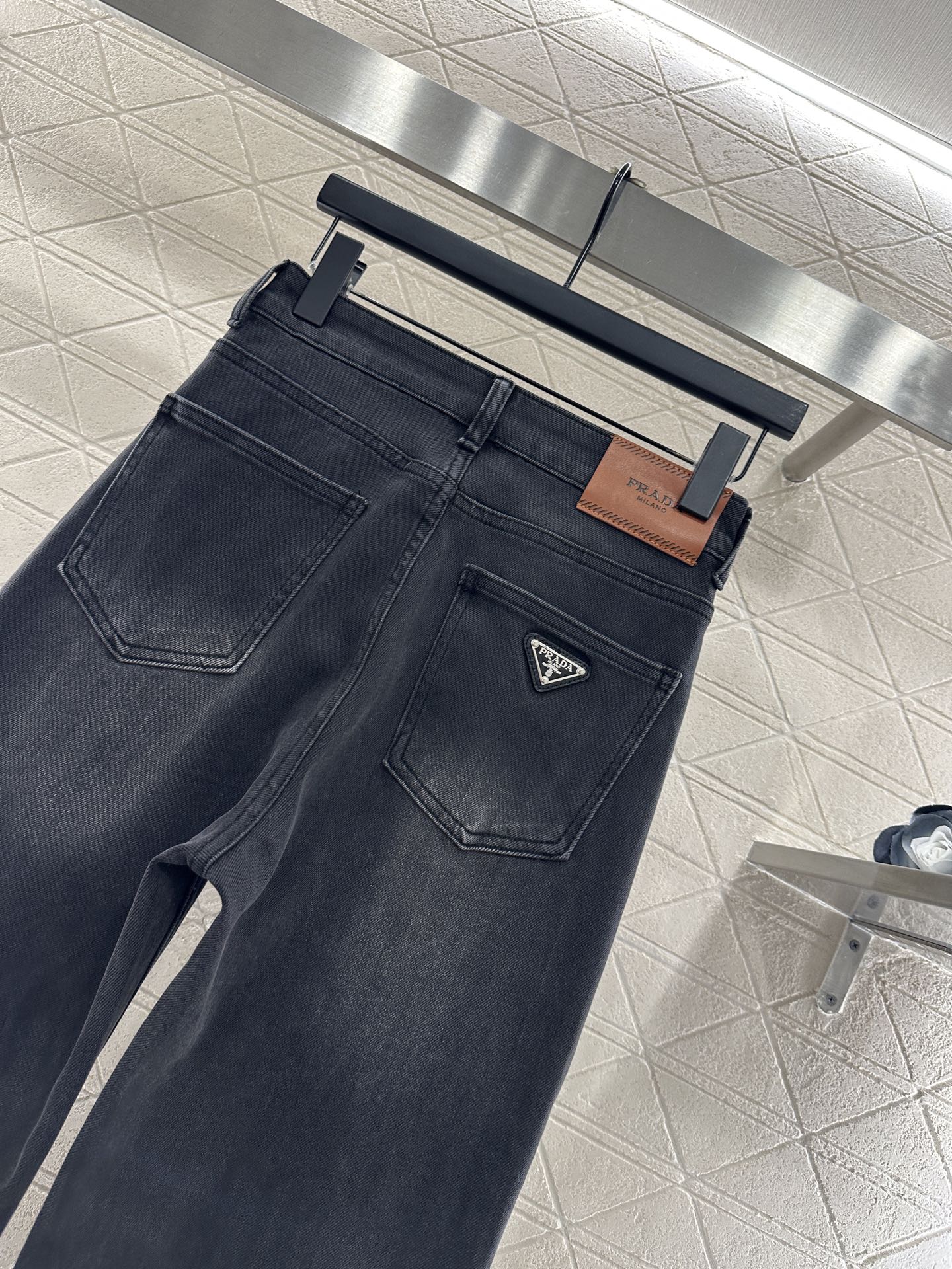 ♥Prad*♥2025新品上架 直筒牛仔长裤定制YB斜纹棉牛仔材质，质感挺括，穿搭有型，直筒长裤版型，通