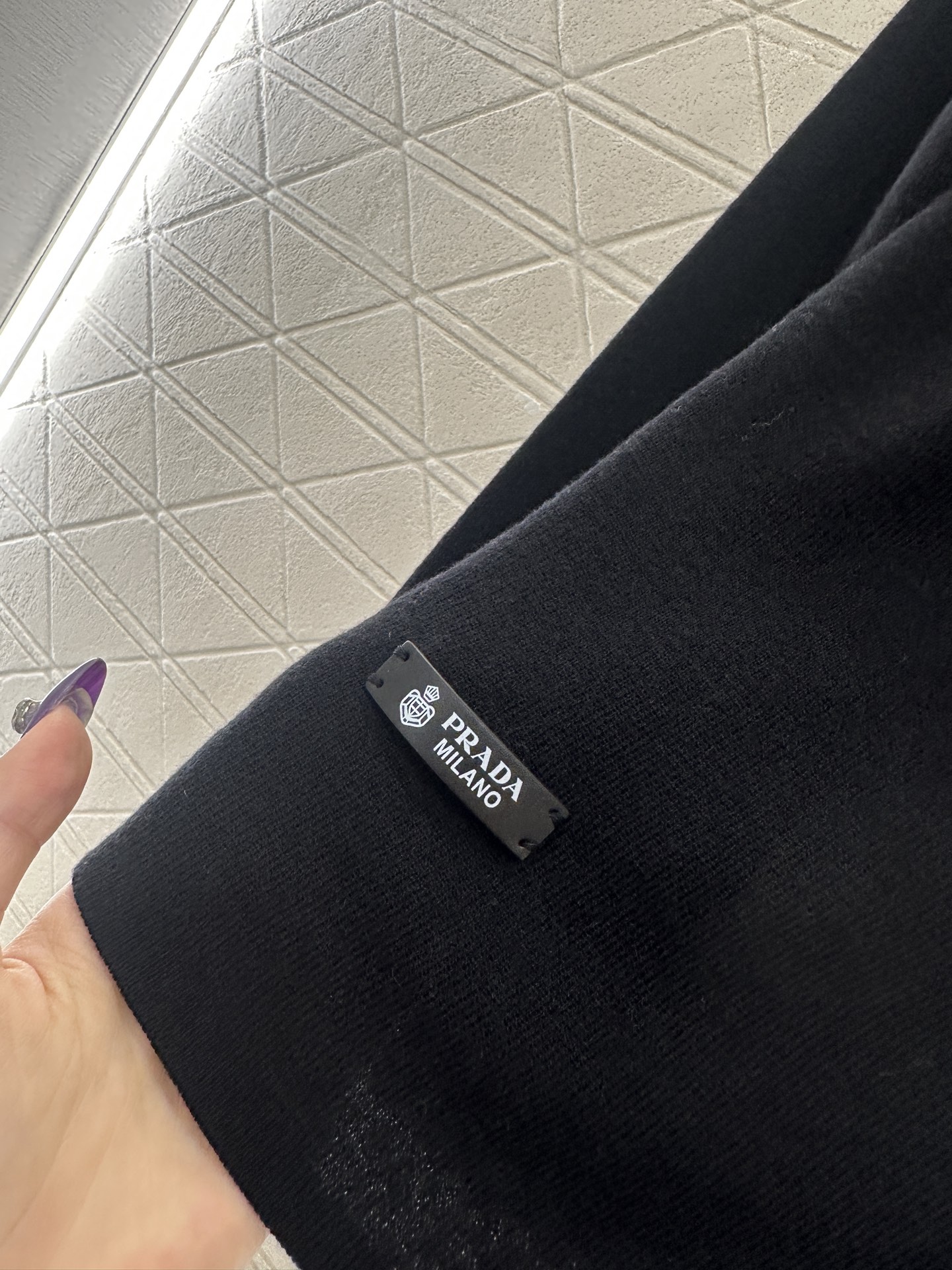 ♥Prad*♥2025新品上架 修身三角徽标高领打底衫定制YB进口羊毛混纺材质，质感舒适，弹力十足，修身