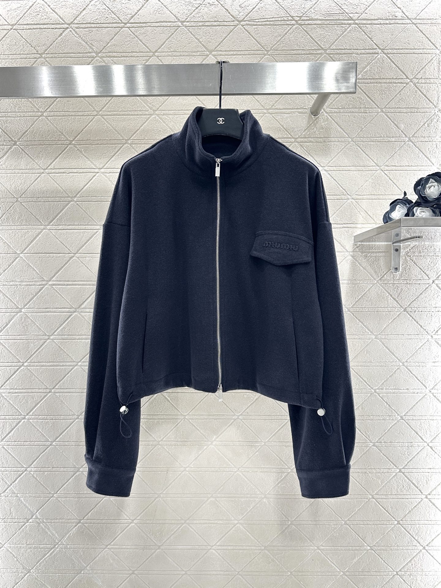 ♥Miumi*♥2025新品上架 拉链外套长裤套装定制YB进口材质，工艺处理，呈现毛呢质感，秋冬保暖舒适