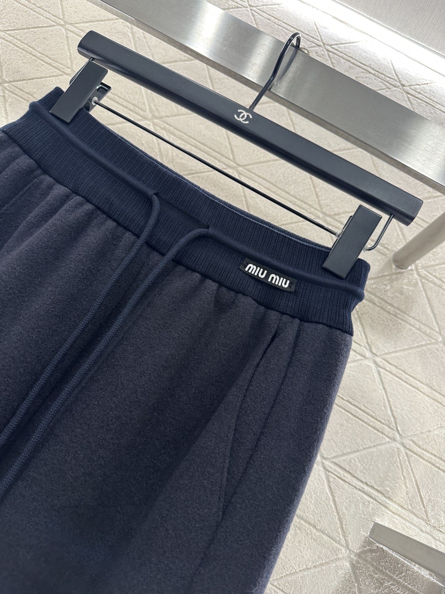 ♥Miumi*♥2025新品上架 拉链外套长裤套装定制YB进口材质，工艺处理，呈现毛呢质感，秋冬保暖舒适