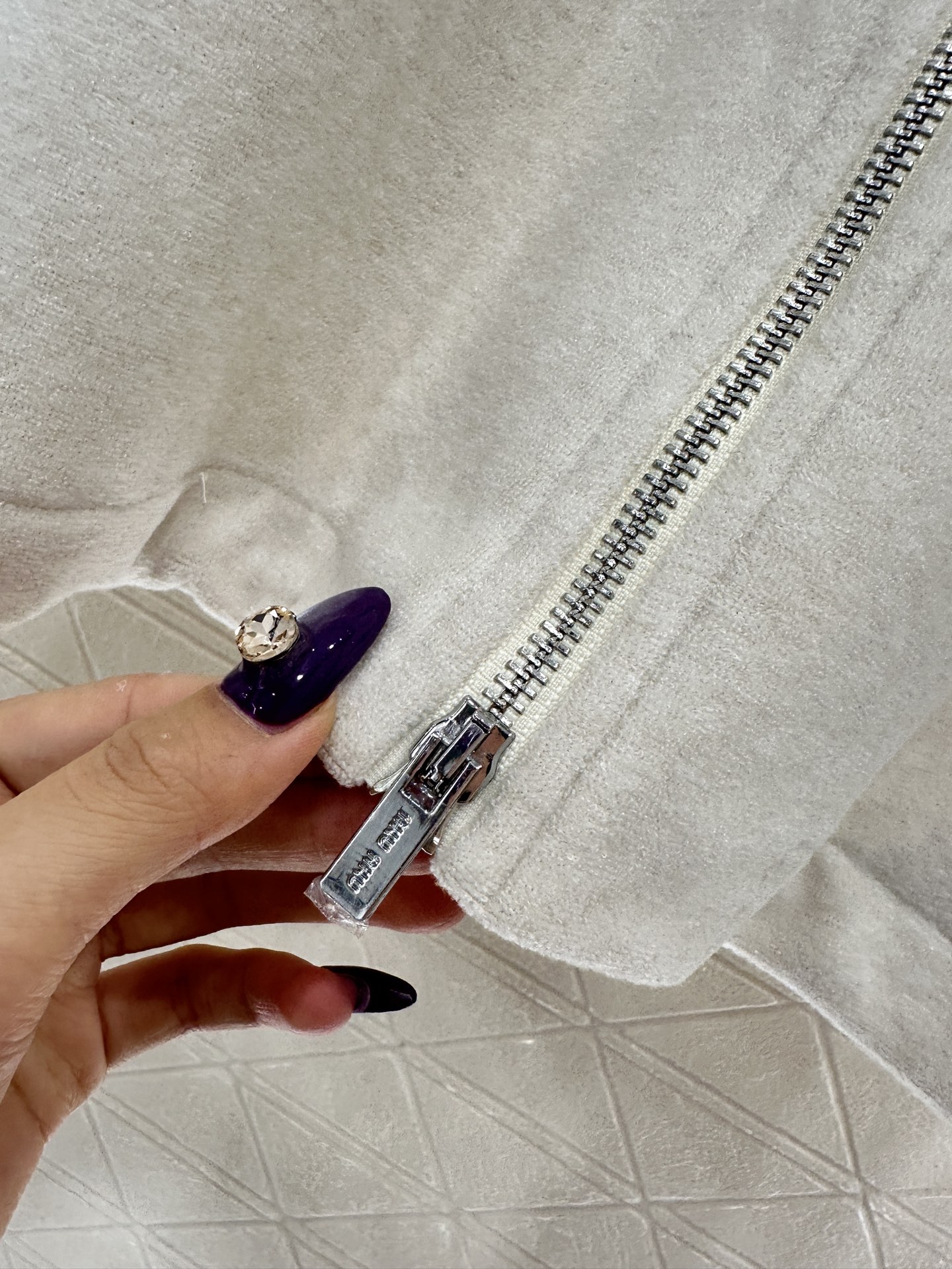 ♥Miumi*♥2025新品上架 拉链外套长裤套装定制YB进口材质，工艺处理，呈现毛呢质感，秋冬保暖舒适