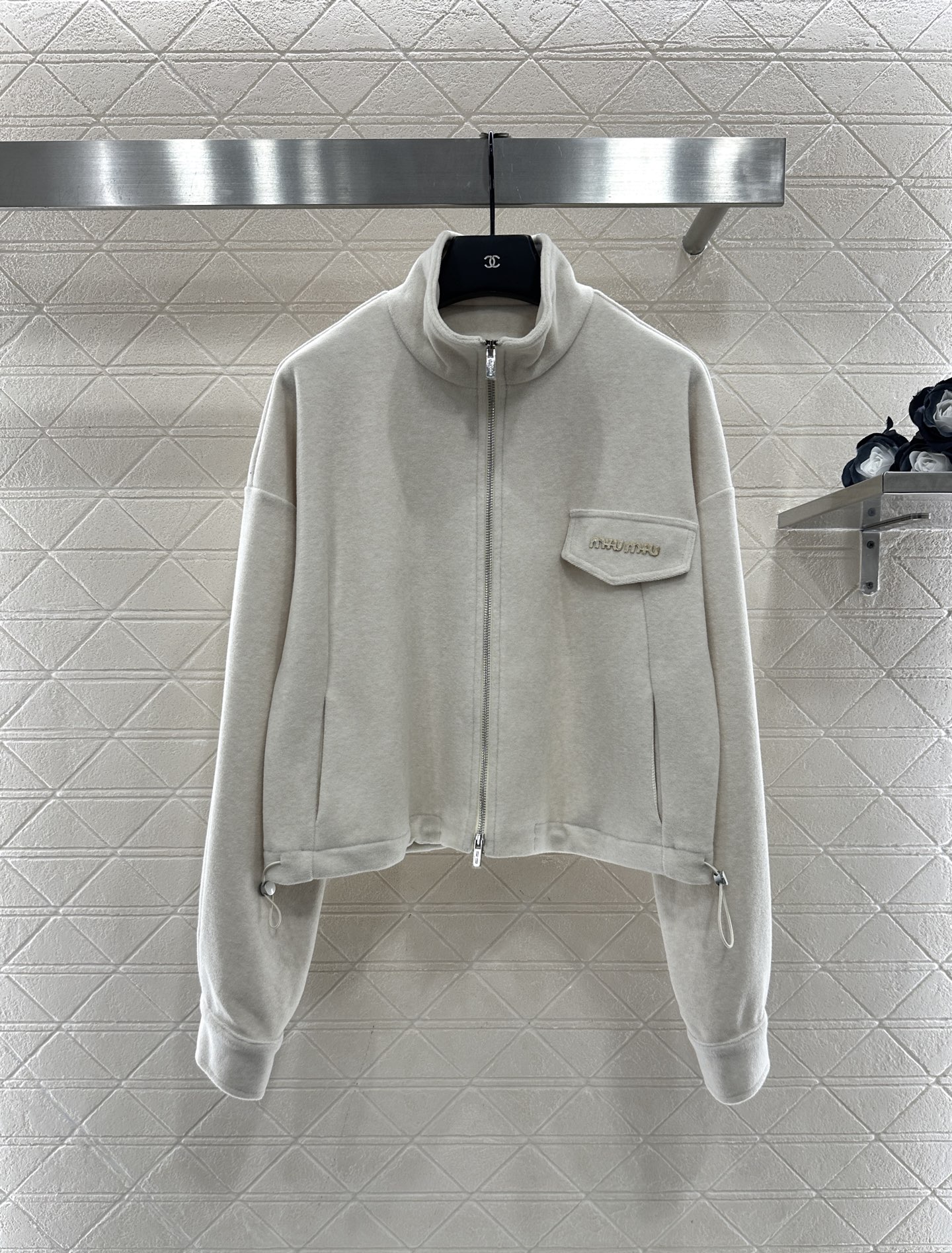 ♥Miumi*♥2025新品上架 拉链外套长裤套装定制YB进口材质，工艺处理，呈现毛呢质感，秋冬保暖舒适