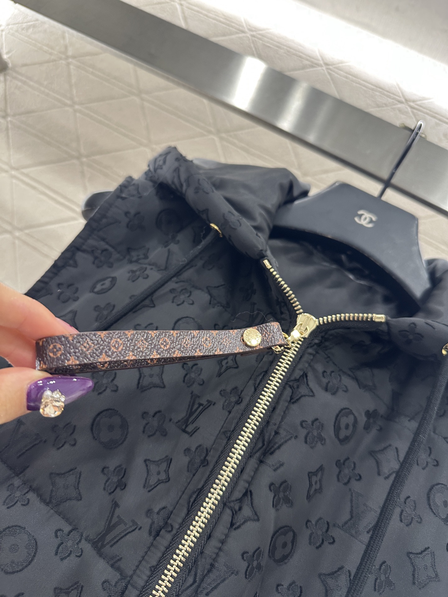 ♥Louis vuitto*♥2025新品上架 连帽提花羽绒马甲定制YB提花尼龙材质，羽绒填充内里，整件