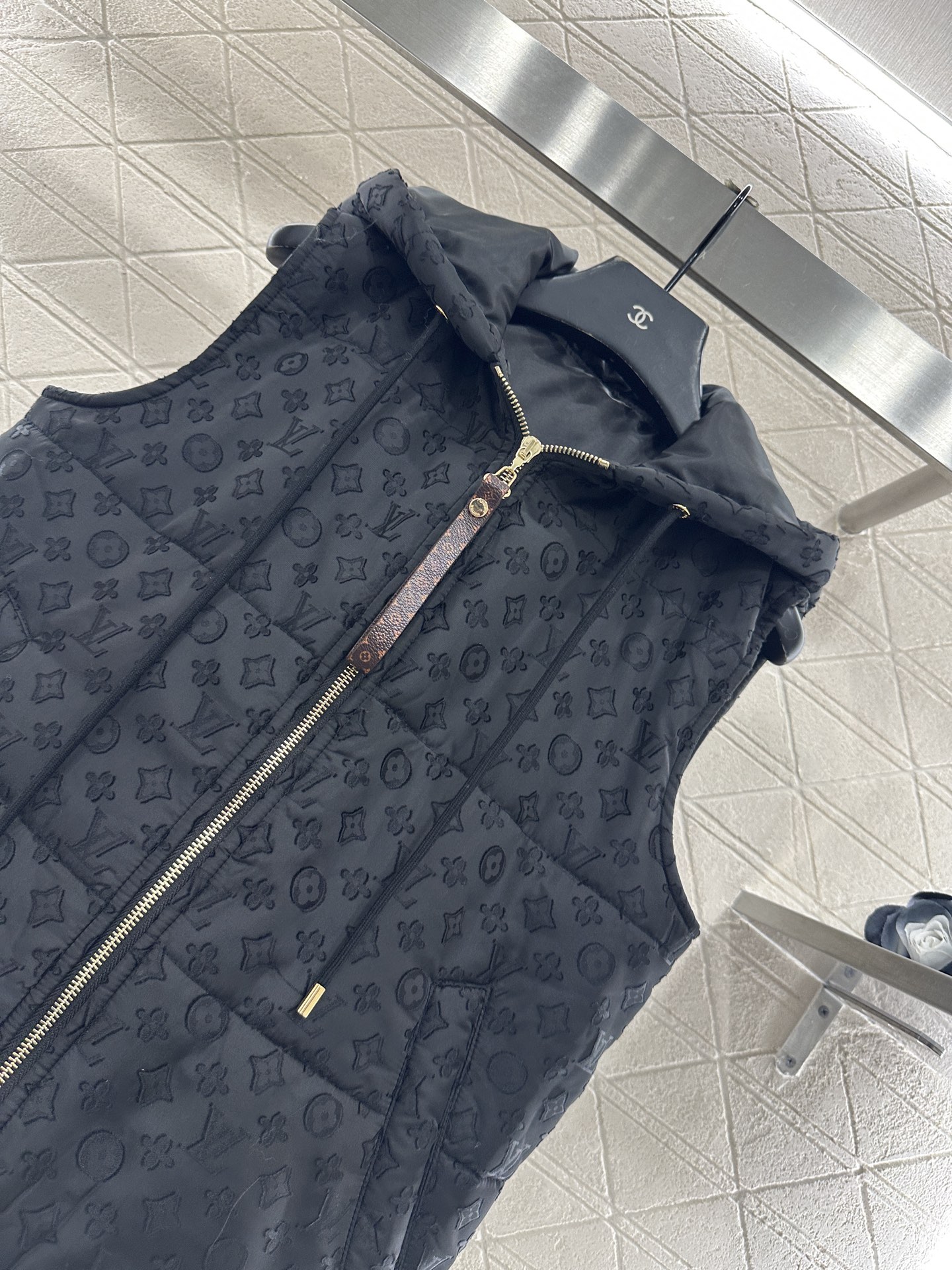 ♥Louis vuitto*♥2025新品上架 连帽提花羽绒马甲定制YB提花尼龙材质，羽绒填充内里，整件