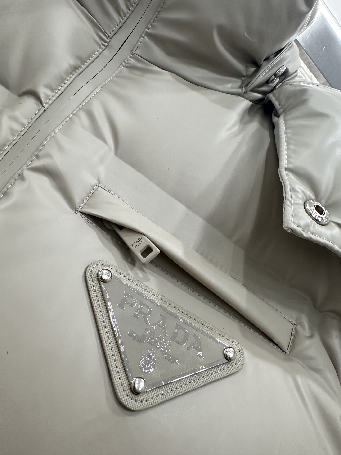 ♥Prad*♥2025新品上架 连帽可拆卸羽绒服外套定制YB进口反光防风防水尼龙材质，其工艺还原，升级材