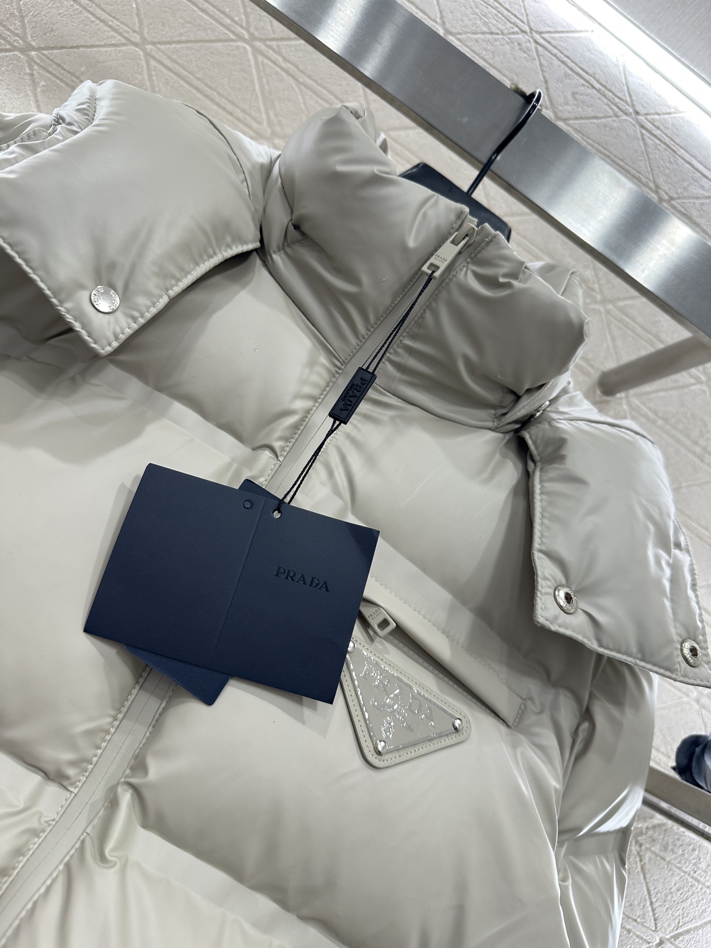 ♥Prad*♥2025新品上架 连帽可拆卸羽绒服外套定制YB进口反光防风防水尼龙材质，其工艺还原，升级材