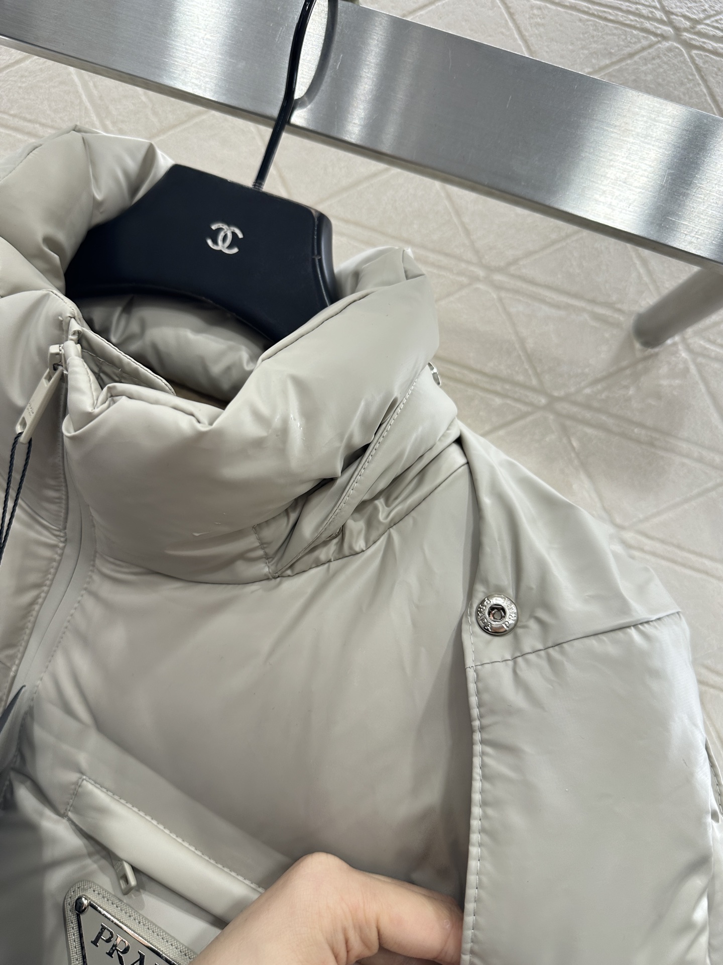 ♥Prad*♥2025新品上架 连帽可拆卸羽绒服外套定制YB进口反光防风防水尼龙材质，其工艺还原，升级材