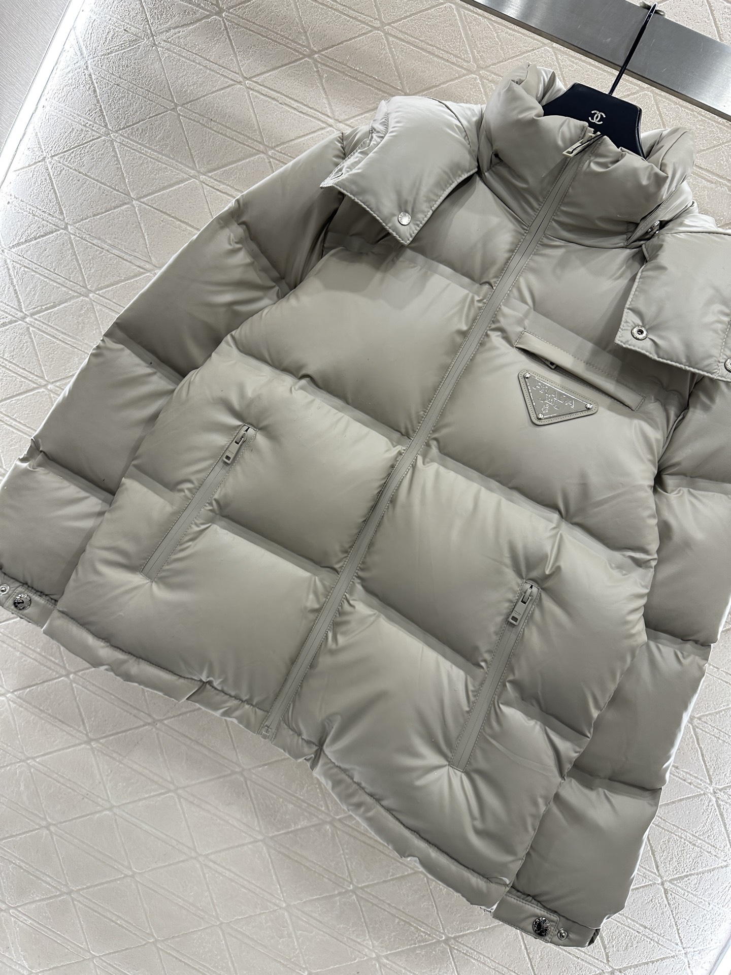 ♥Prad*♥2025新品上架 连帽可拆卸羽绒服外套定制YB进口反光防风防水尼龙材质，其工艺还原，升级材