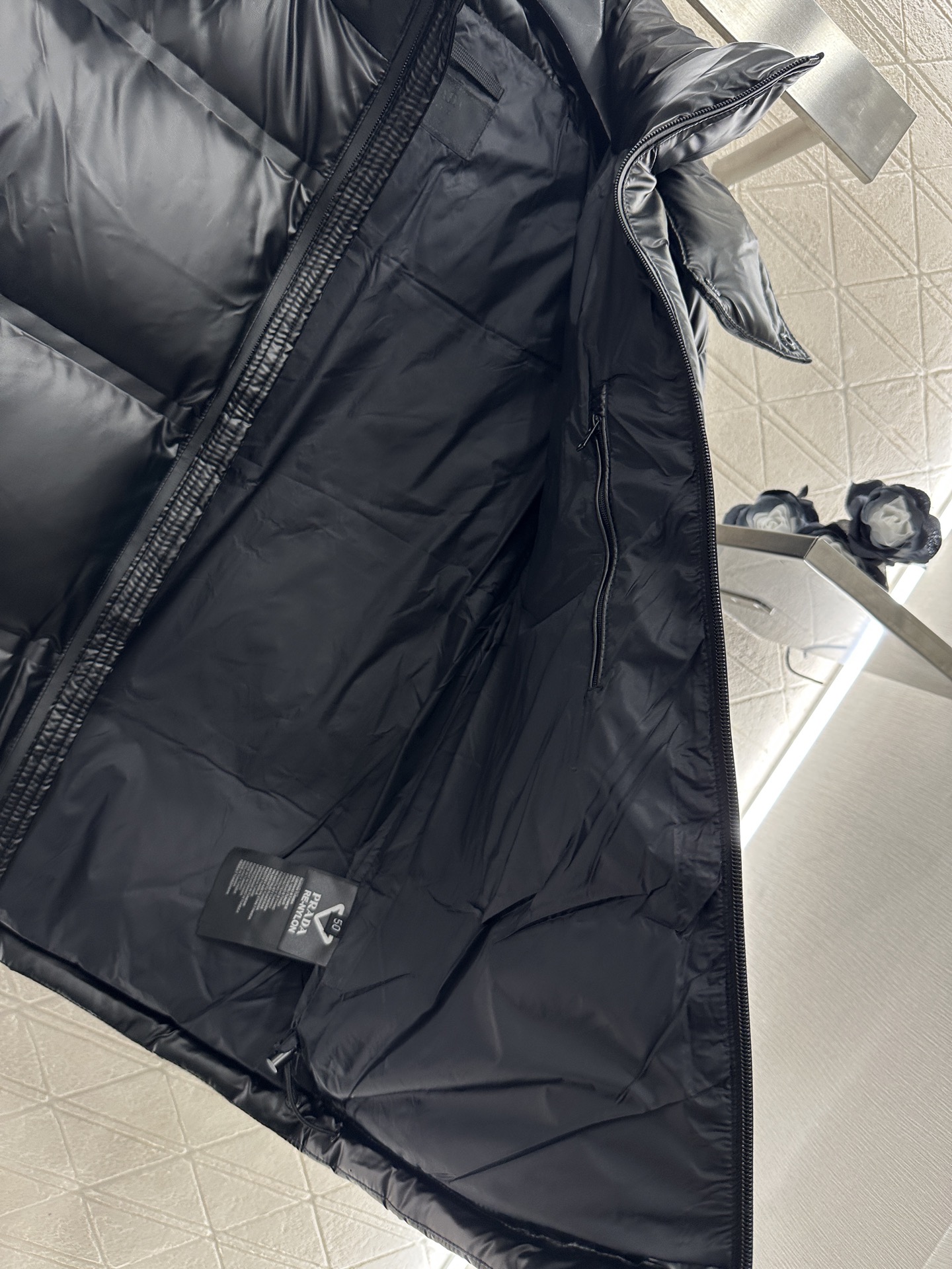 ♥Prad*♥2025新品上架 连帽可拆卸羽绒服外套定制YB进口反光防风防水尼龙材质，其工艺还原，升级材