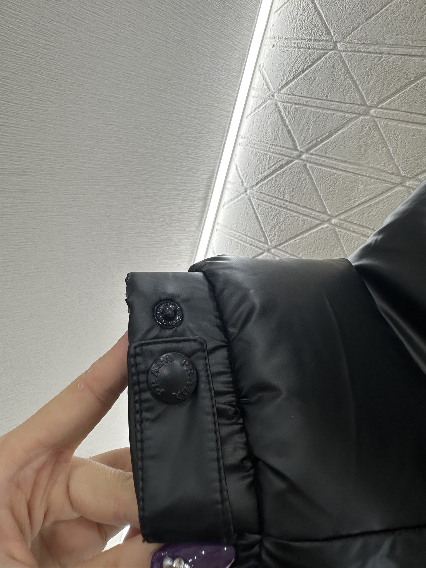 ♥Prad*♥2025新品上架 连帽可拆卸羽绒服外套定制YB进口反光防风防水尼龙材质，其工艺还原，升级材