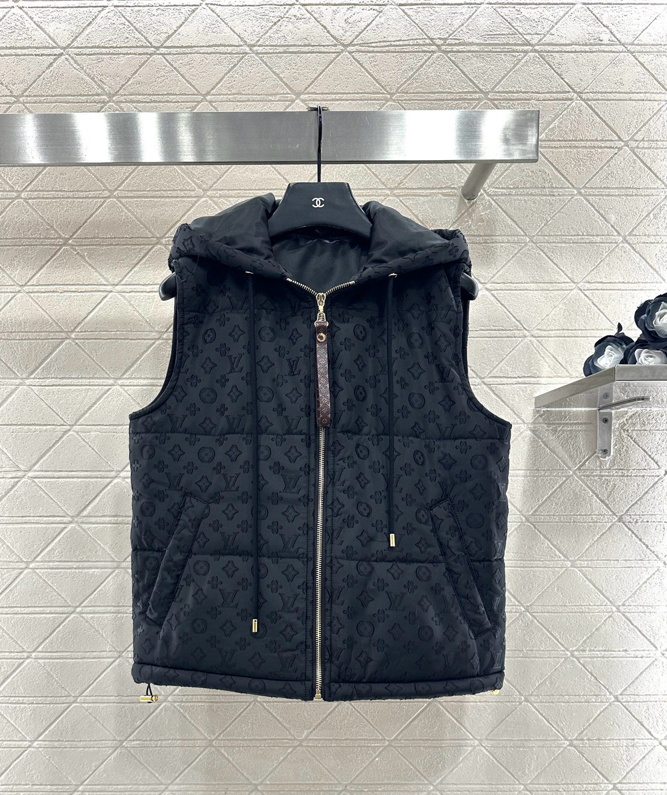 ♥Louis vuitto*♥2025新品上架 连帽提花羽绒马甲定制YB提花尼龙材质，羽绒填充内里，整件