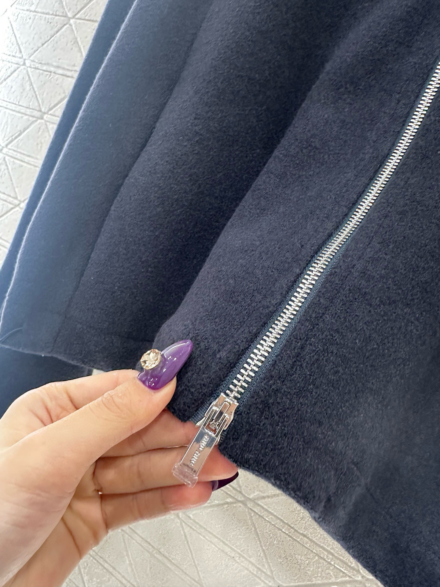 ♥Miumi*♥2025新品上架 拉链外套长裤套装定制YB进口材质，工艺处理，呈现毛呢质感，秋冬保暖舒适