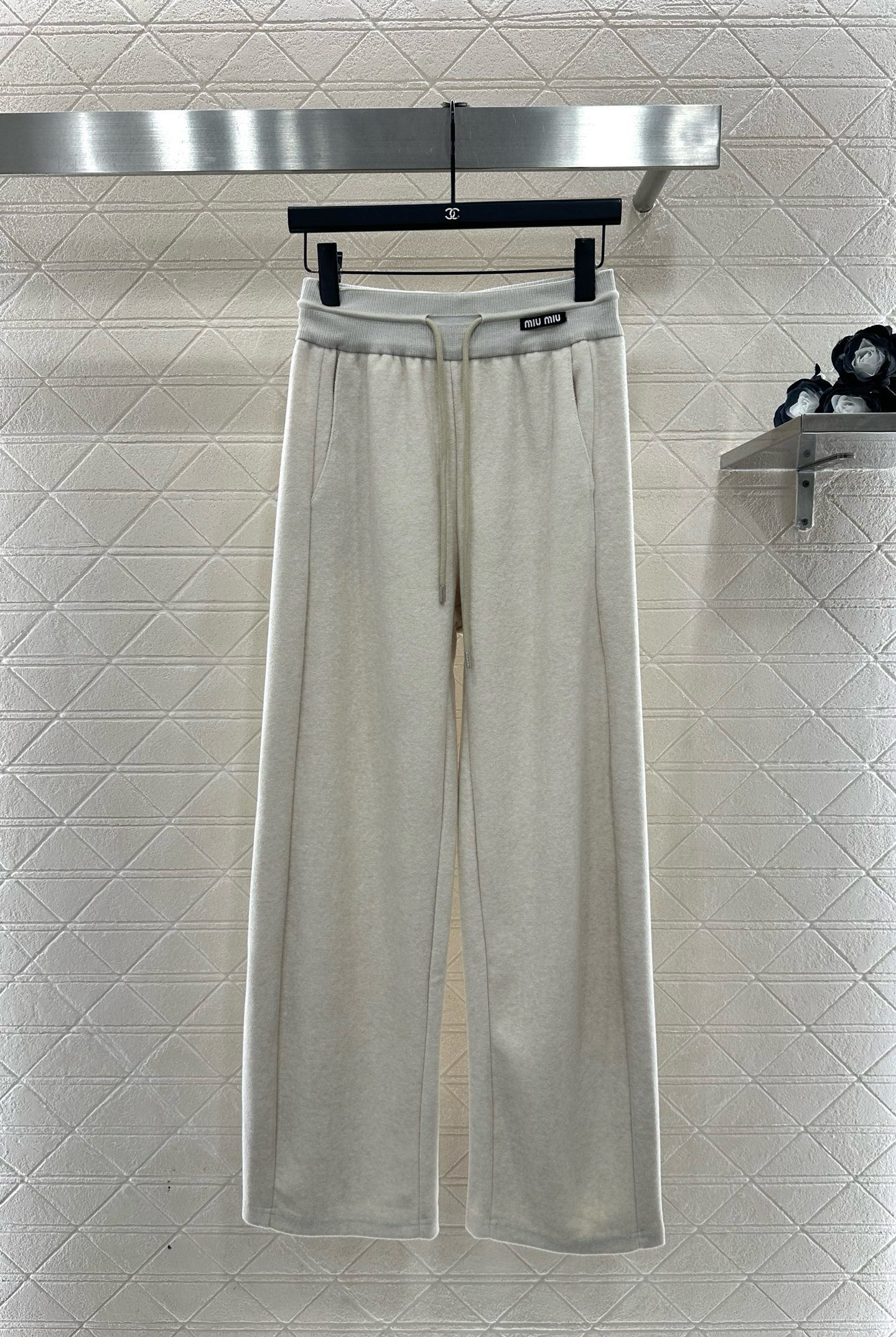 ♥Miumi*♥2025新品上架 拉链外套长裤套装定制YB进口材质，工艺处理，呈现毛呢质感，秋冬保暖舒适