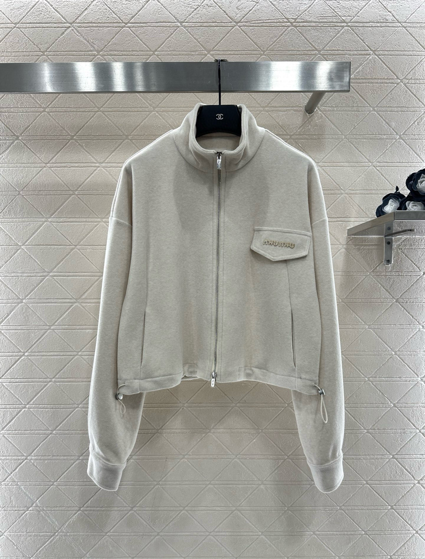 ♥Miumi*♥2025新品上架 拉链外套长裤套装定制YB进口材质，工艺处理，呈现毛呢质感，秋冬保暖舒适