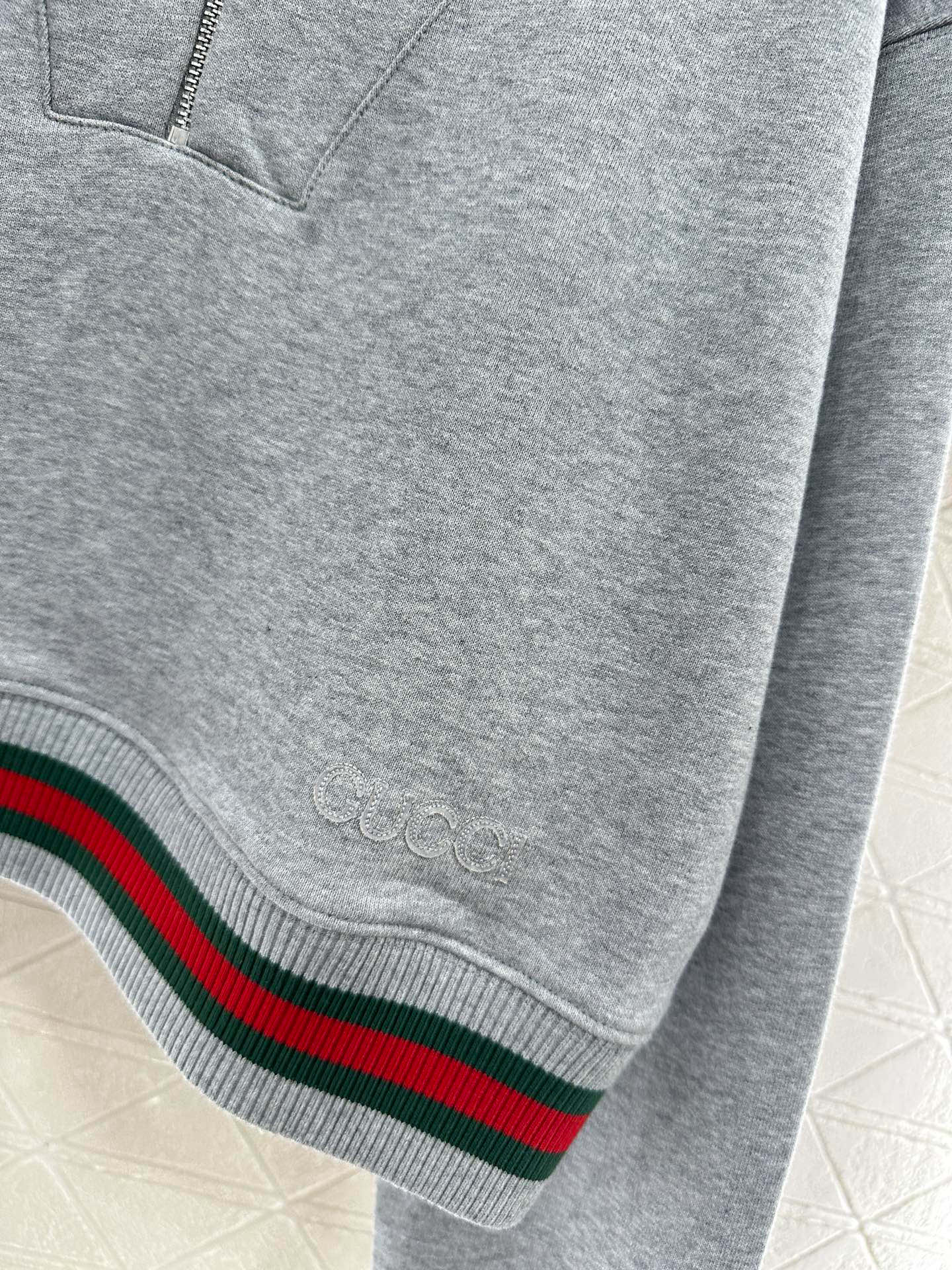 ♥Gucc*♥2025新品上架 大翻领卫衣长裤套装定制YB原生全棉材质，亲肤柔软，细腻光泽，穿法舒适保暖