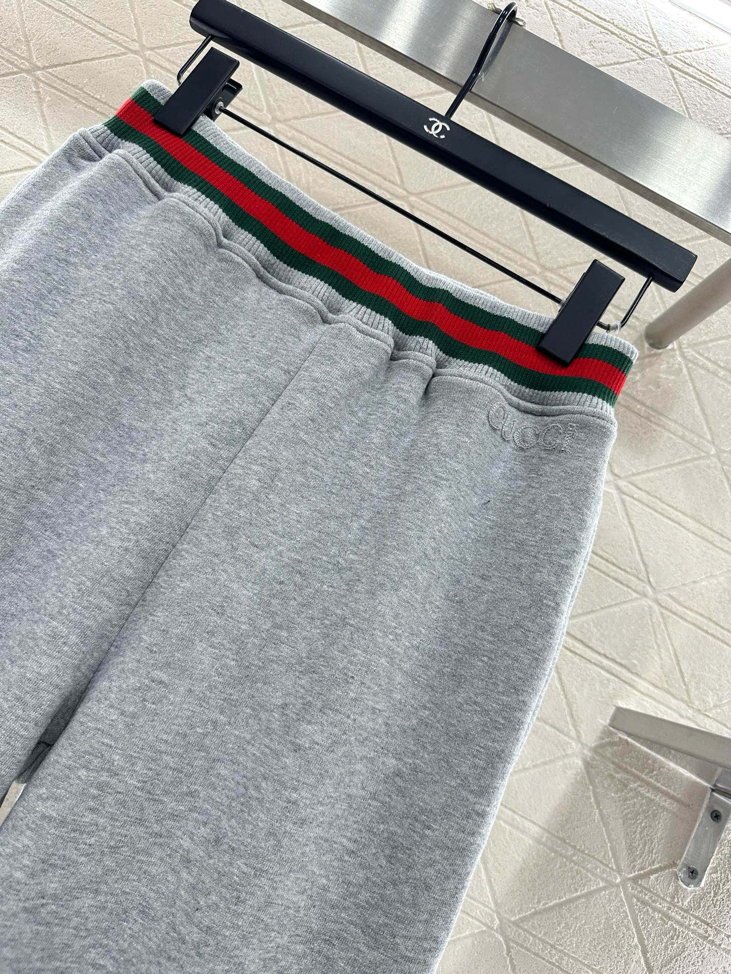 ♥Gucc*♥2025新品上架 大翻领卫衣长裤套装定制YB原生全棉材质，亲肤柔软，细腻光泽，穿法舒适保暖