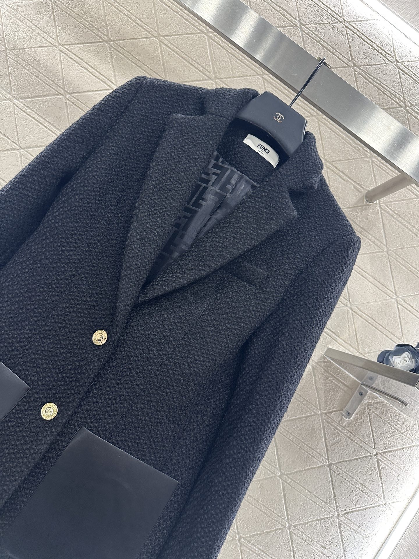 ♥Fend*♥2025新品上架 翻领拼皮口袋西装外套定制YB进口羊毛呢材质，肌理明显，高级舒适，翻领西装