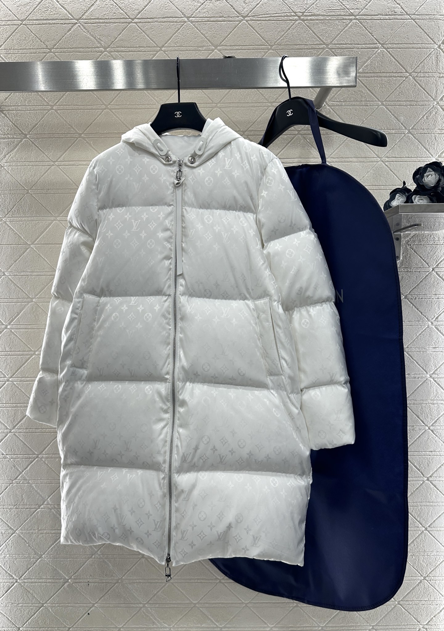 ♥Louis vuitto*♥2025新品上架 连帽提花长款羽绒外套定制YB提花尼龙材质，羽绒填充内里，