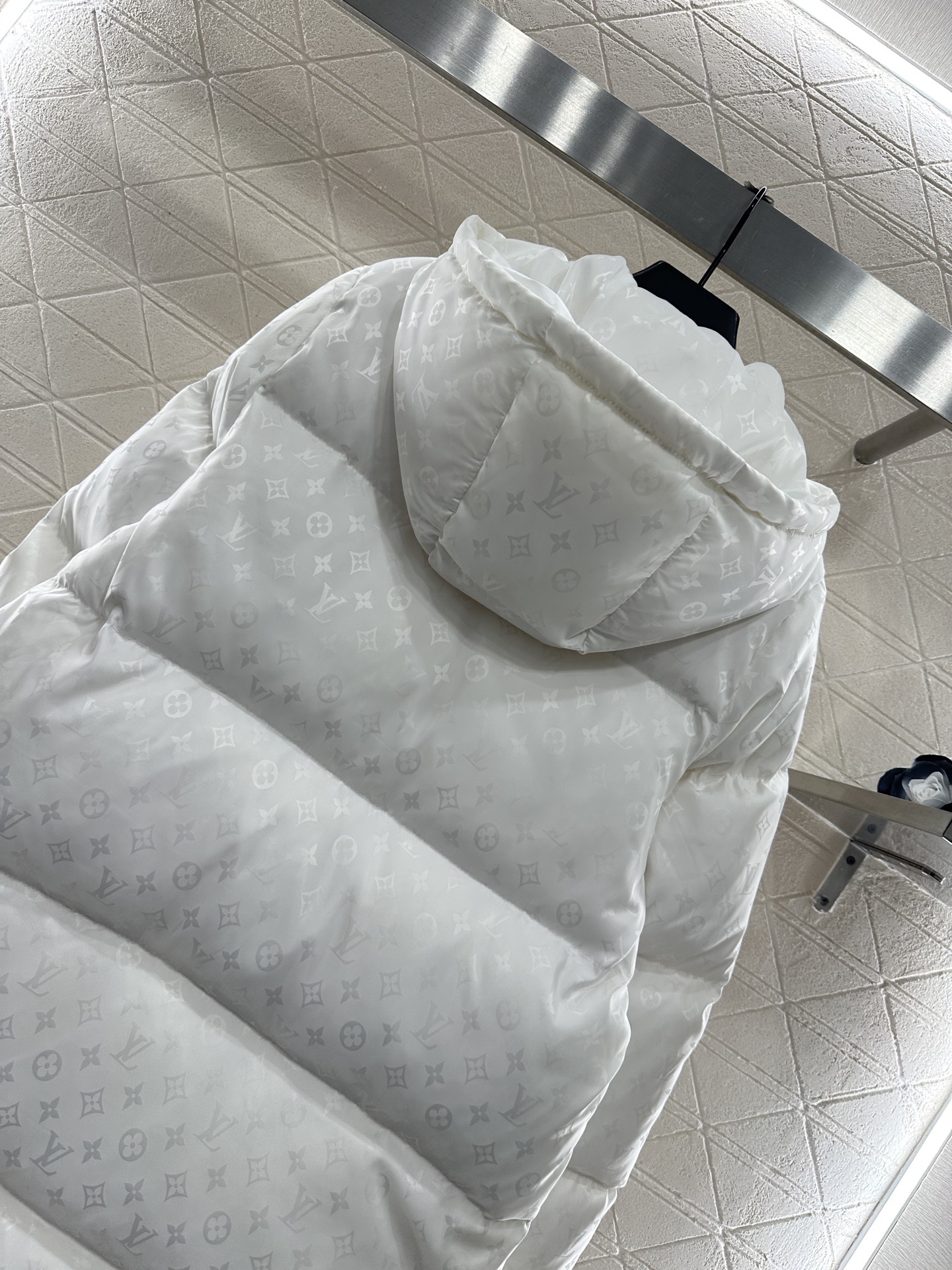 ♥Louis vuitto*♥2025新品上架 连帽提花长款羽绒外套定制YB提花尼龙材质，羽绒填充内里，