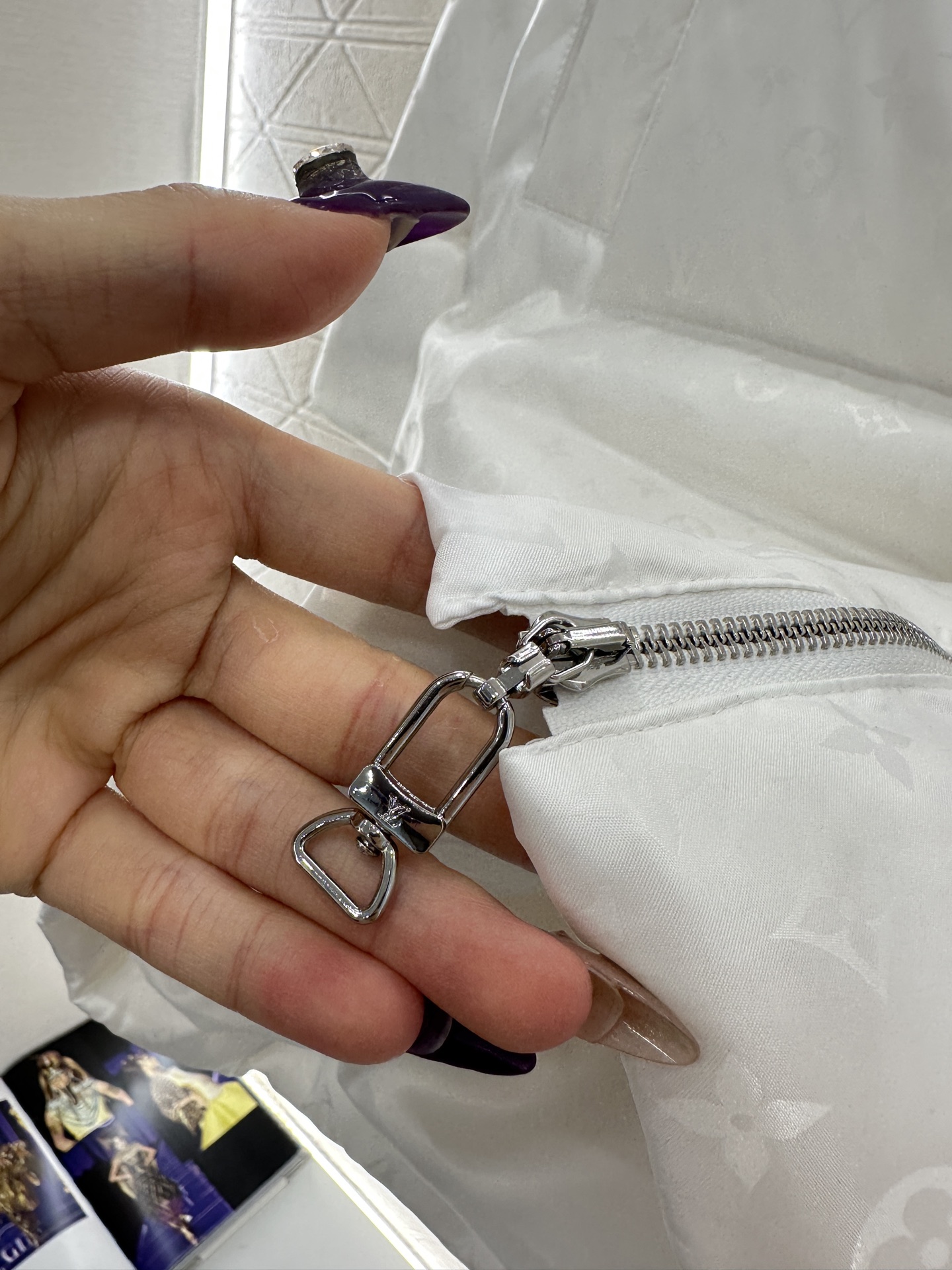 ♥Louis vuitto*♥2025新品上架 连帽提花长款羽绒外套定制YB提花尼龙材质，羽绒填充内里，