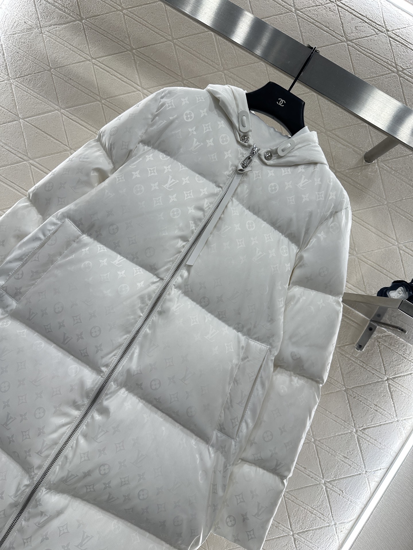 ♥Louis vuitto*♥2025新品上架 连帽提花长款羽绒外套定制YB提花尼龙材质，羽绒填充内里，