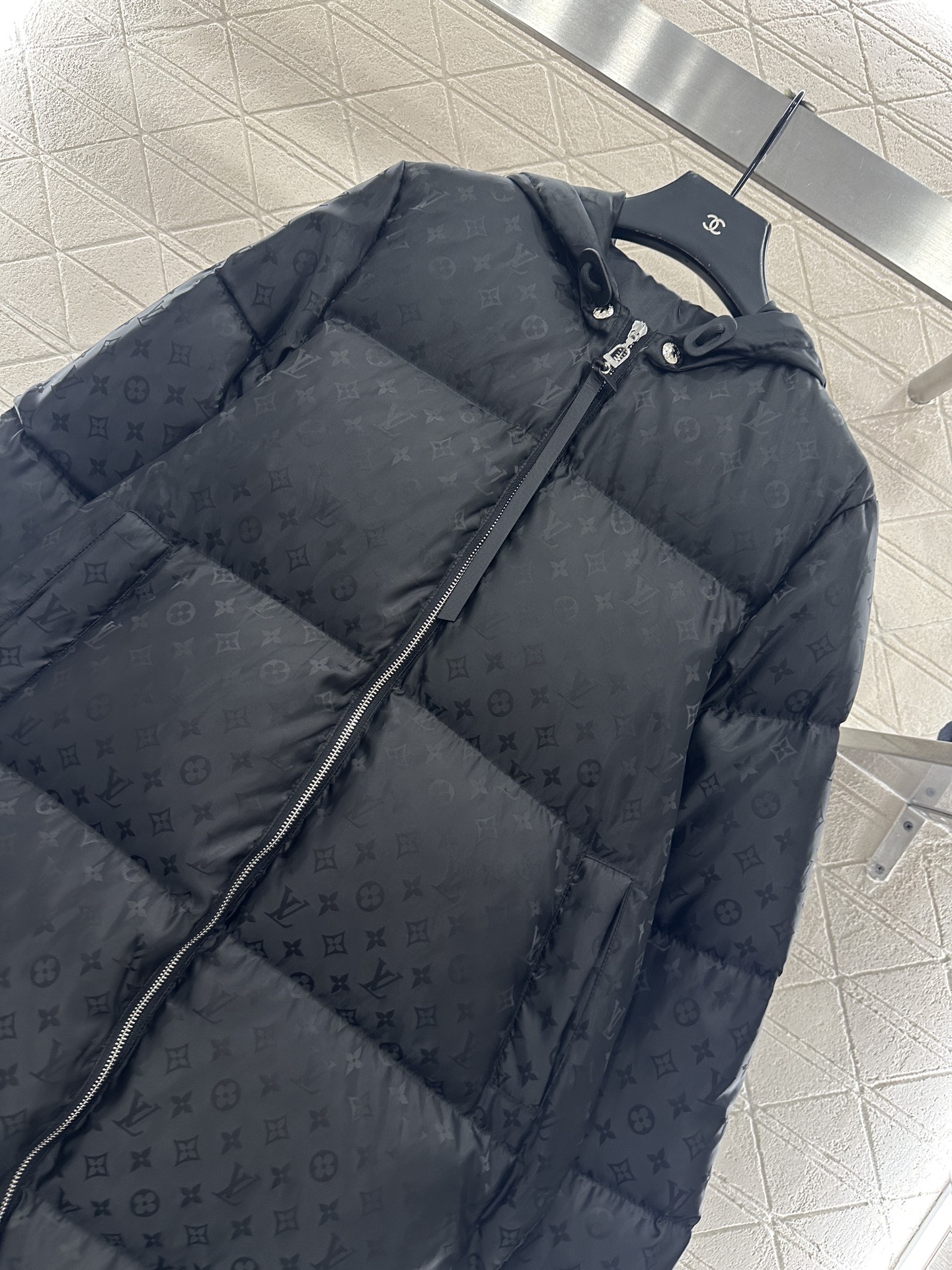 ♥Louis vuitto*♥2025新品上架 连帽提花长款羽绒外套定制YB提花尼龙材质，羽绒填充内里，
